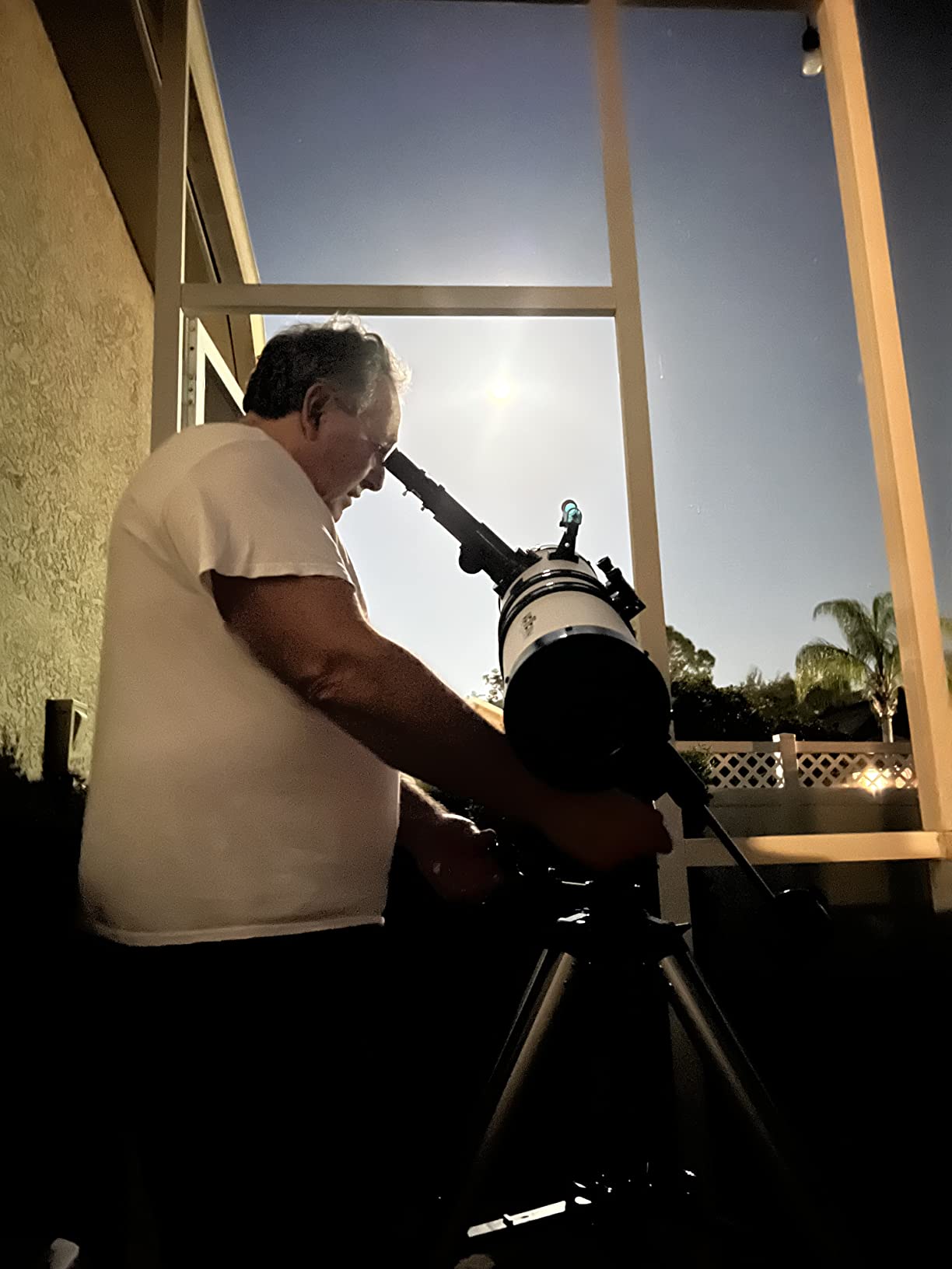 130EQ Reflector Telescope, 130mm Aperture, 650mm focal length, manual equatorial mount, phone adapter, 2x Barlow lens, Moon filter, wireless remote customer photo 1