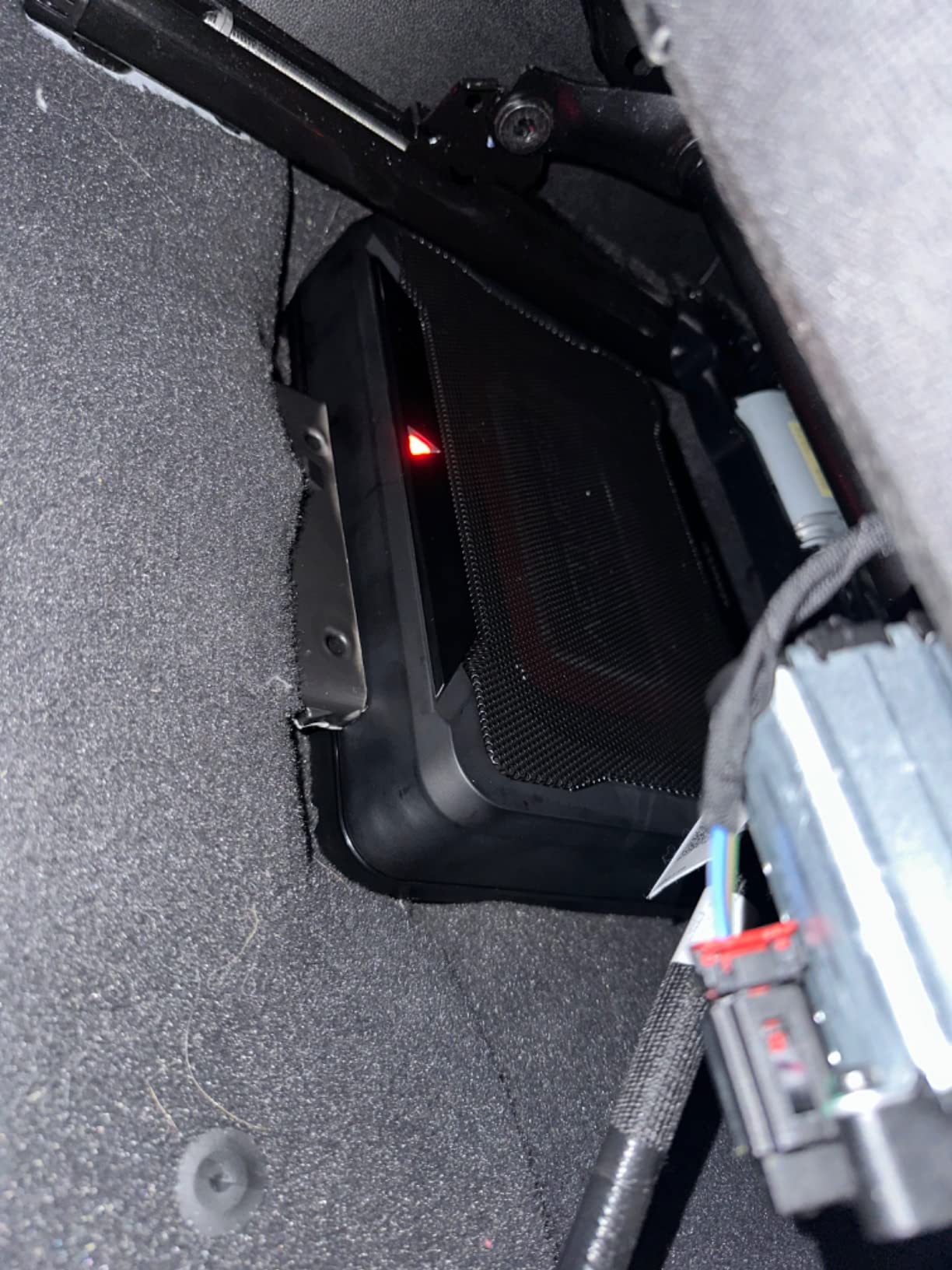 KSC-PSW7EQ Active Compact Subwoofer with Active EQ (160 Watt Output Power, Class-D Amplifier, Aluminium Housing, Cable Remote Control) customer photo 2