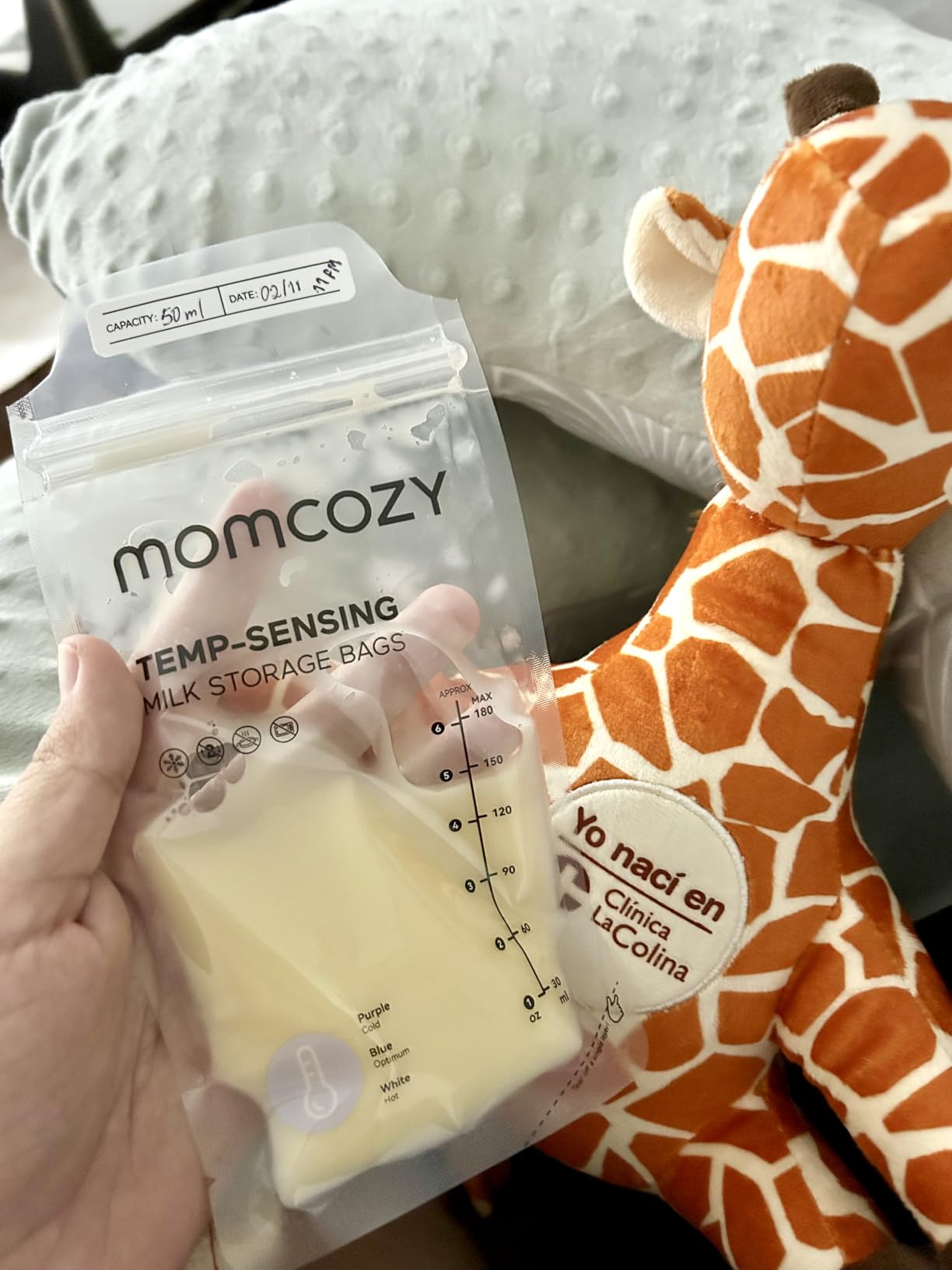 Momcozy Breastmilk Storage Bags, 200PCS Value Pack, Temp-Sensing Discoloration Milk Storing Bags for Breastfeeding, Presterilized, Hygienically Doubled-Sealing, for Freezing, 6 Ounce customer photo 1