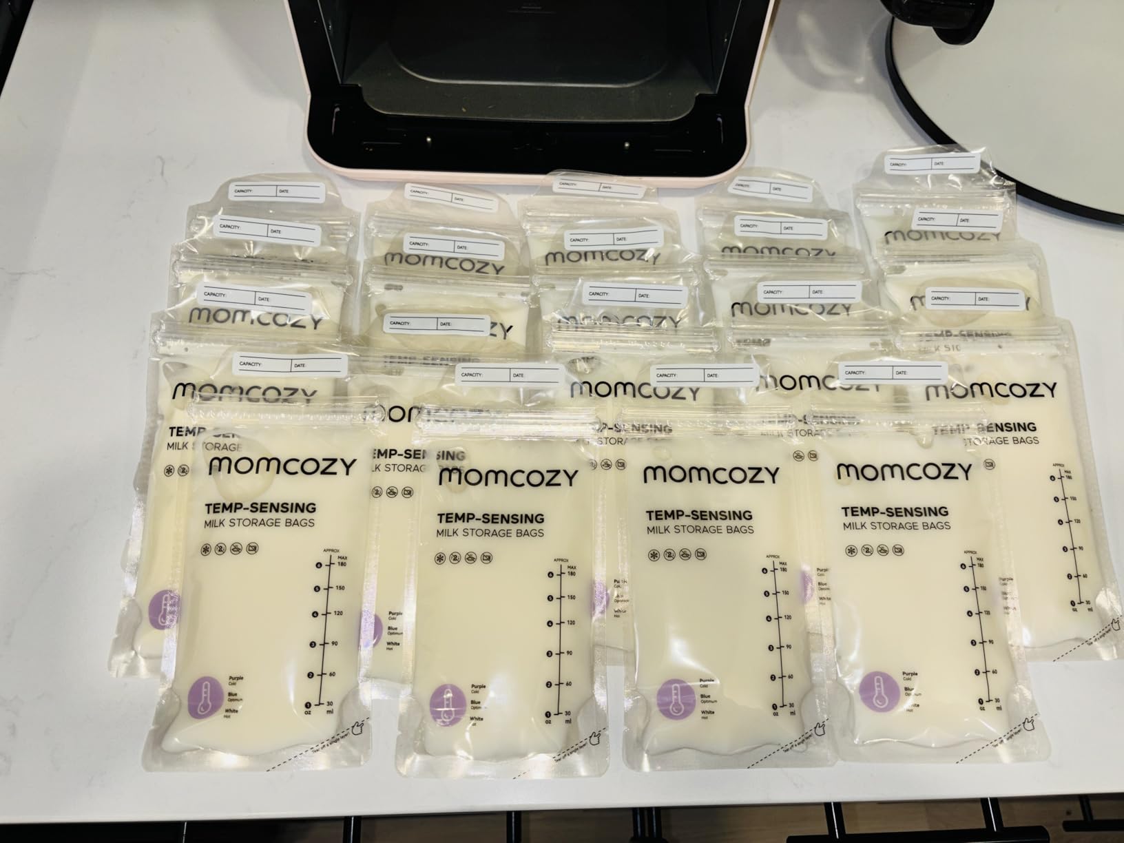 Momcozy Breastmilk Storage Bags, 200PCS Value Pack, Temp-Sensing Discoloration Milk Storing Bags for Breastfeeding, Presterilized, Hygienically Doubled-Sealing, for Freezing, 6 Ounce customer photo 2