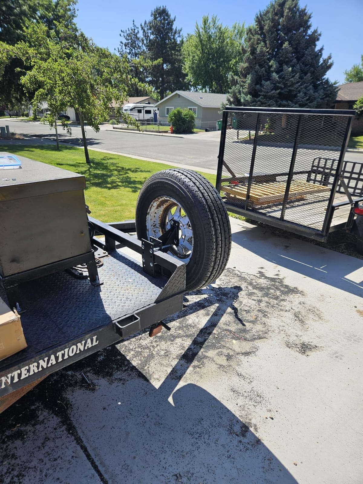 Trailer Spare Tire Mount for Utility, Spare Tire Carrier, Heavy Duty Holds up to 160 Lbs, Fits 4 & 5 & 6 Lugs Wheels on 4
