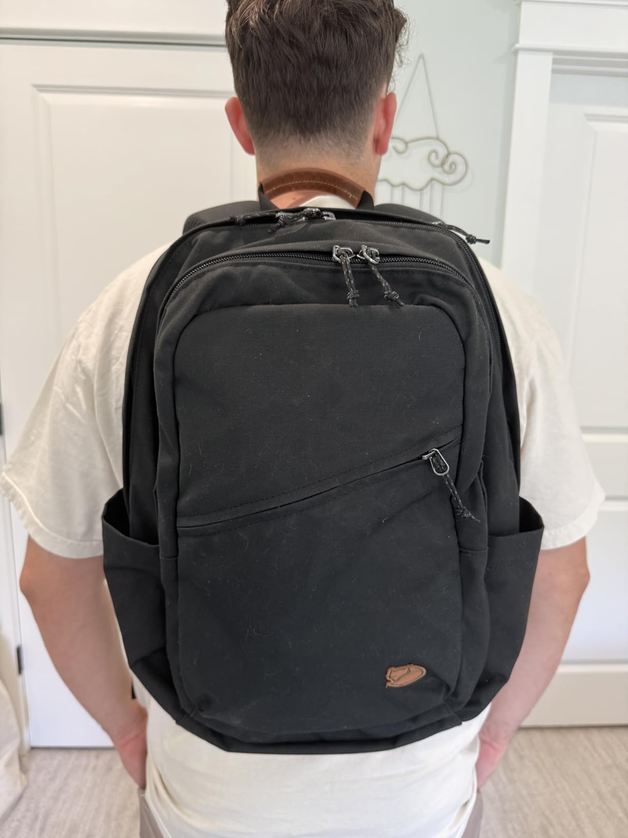 Fjällräven Raven 28 Backpack - Multi-Pocket Organization, Padded Support, Durable Fabric - Commuting, Travel, Black customer photo 2