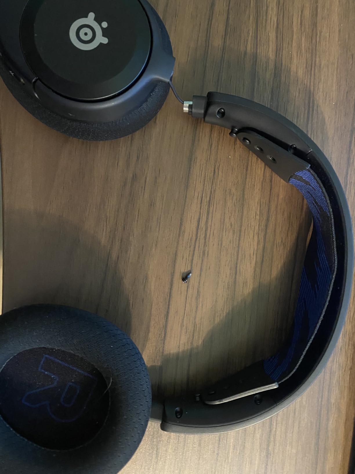 Arctis Nova 1P Multi-System Gaming Headset - Hi-Fi Drivers - 360 Spatial Audio - Comfort Design - Durable - Lightweight - Noise-Cancelling Mic - PS5/PS4, PC, Xbox, Switch - White customer photo 1