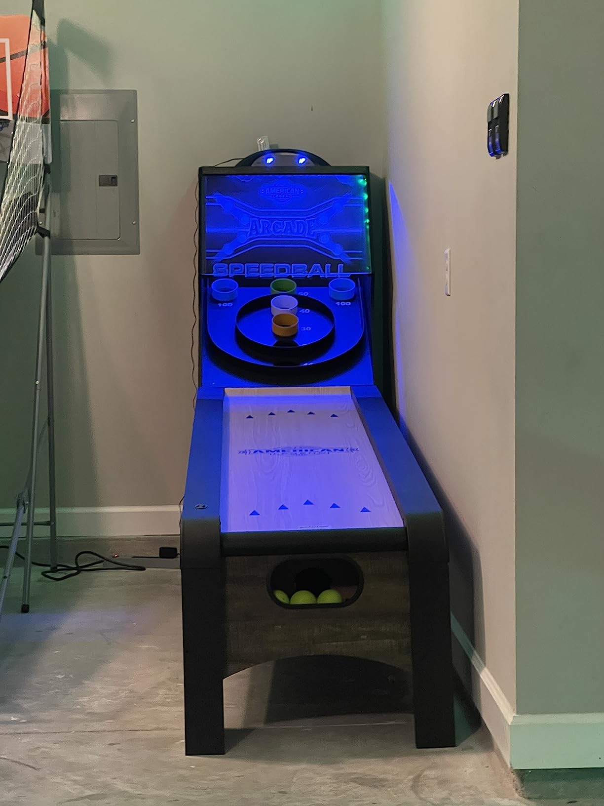 American Legend 9' Arcade Speedball Game with Electronic Scoring, Automatic Ball Return, LED Lighting & 4 Game Balls, Walnut Finish customer photo 1