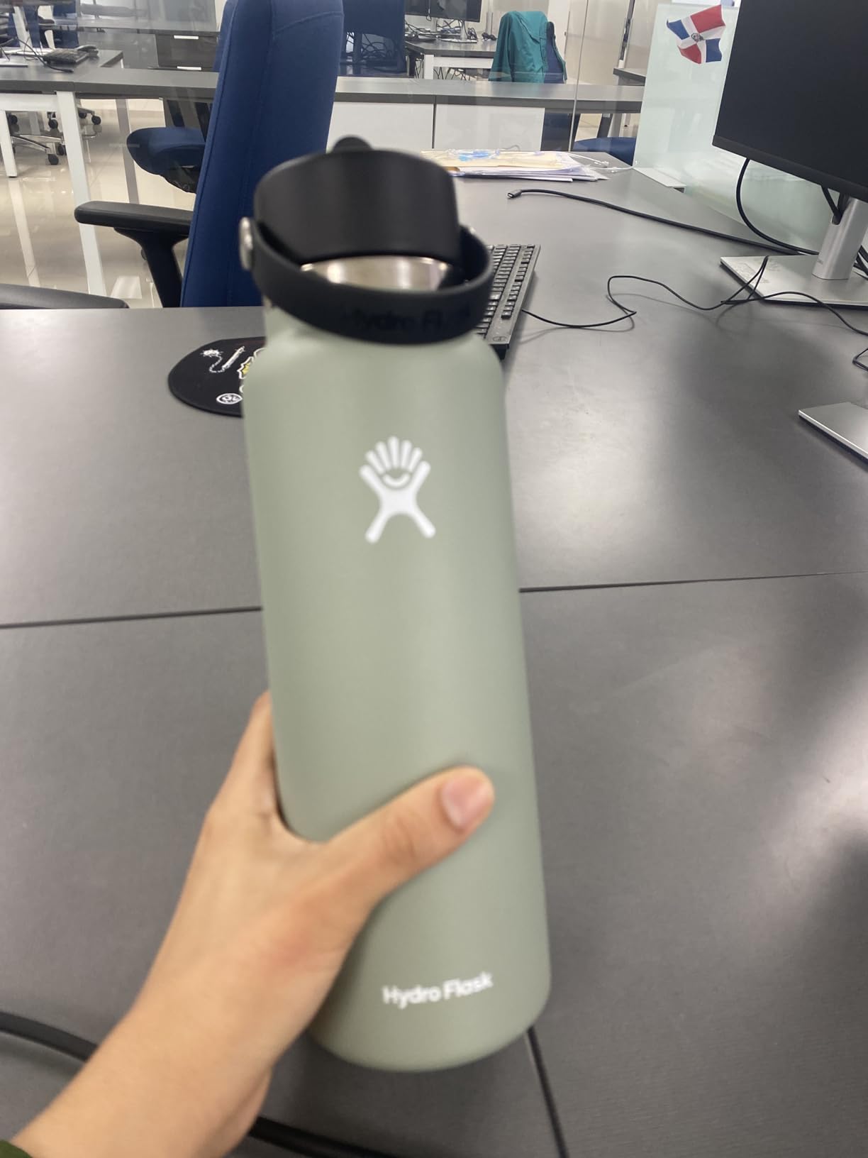 Hydro Flask Water Bottle - Insulated Stainless Steel - Wide Flex Straw Lid, Non Spill, Leakproof and Refillable in 32 Oz Dew customer photo 2
