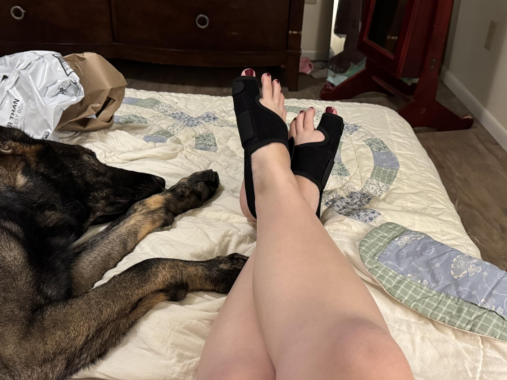 Dr. Scholl's BUNION RELIEF & TOE CORRECTOR // Massaging Gel Bunion Splint & Big Toe Straightener - Orthopedic Bunion Corrector for Women & Men - Bunion Pads for Bunion Pain Relief, 1 Support Set (Left & Right) customer photo 1
