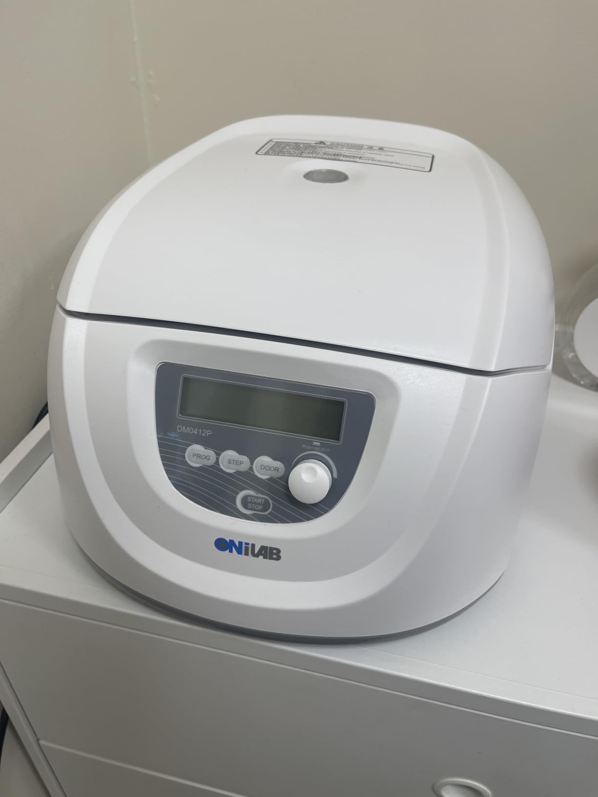 ONiLAB Professional PRP Centrifuge Machine 15mLx8, 10mL/7mL/1.5-5mlx 12, Lab Benchtop Centrifuge, 3 Preloaded Programs for Fast Operation, Store 9 Programs, 30sec-99min, 300-4500rpm (Max. 2490xg) customer photo 1