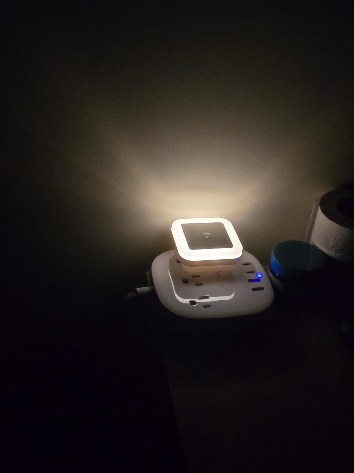 Travel Essentials, 22.5W/4.5A Flat Plug Power Strip, 6 Ft Extension Cord customer photo 1