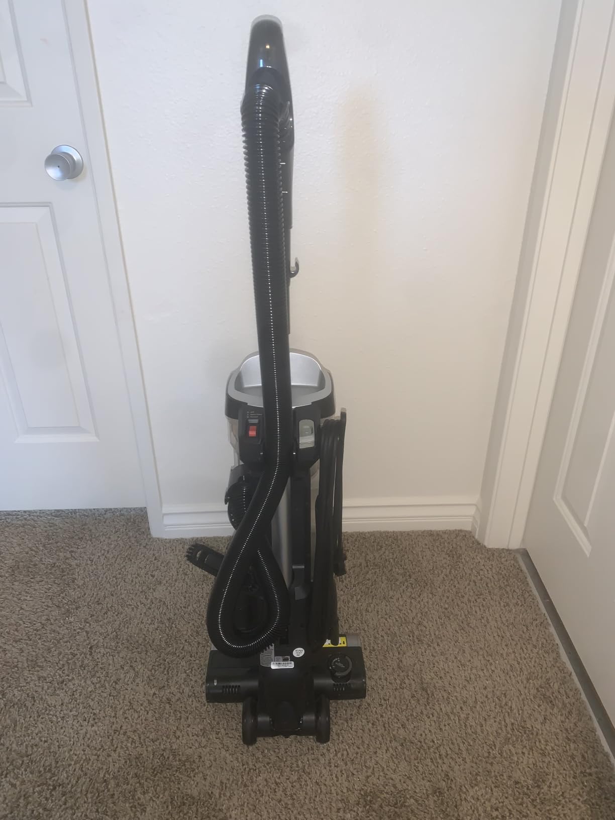 ZU102 Rotator Pet Upright Vacuum with PowerFins HairPro & Odor Neutralizer Technology, Charcoal, 2.9 L Dust Cup customer photo 1