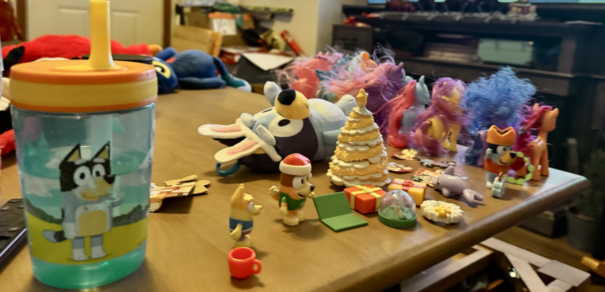 Bluey Advent Calendar 2026, 24 Days of Surprises, Mini Tree | Includes 3 mini figures, 16 holiday accessories, 5 stickers, plus Bartlebee, Bluey, and Bingo in Christmas jumpers customer photo 1