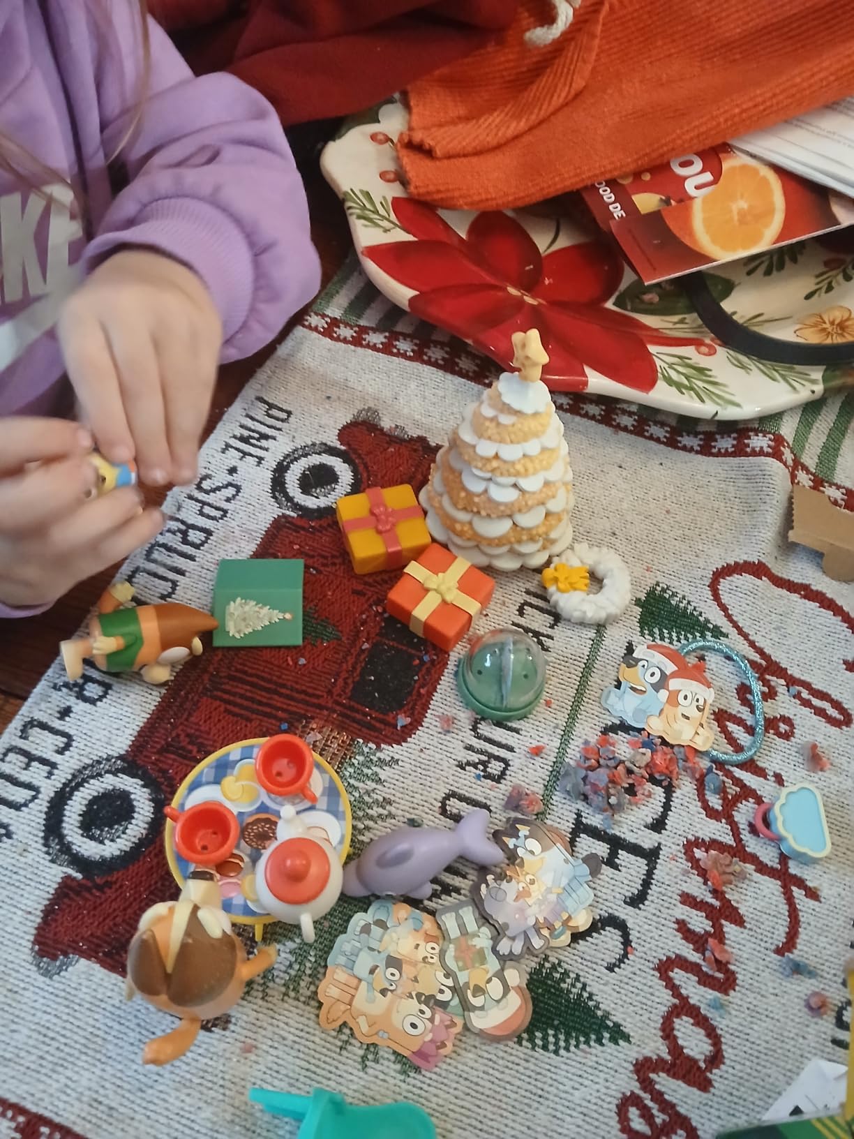 Bluey Advent Calendar 2026, 24 Days of Surprises, Mini Tree | Includes 3 mini figures, 16 holiday accessories, 5 stickers, plus Bartlebee, Bluey, and Bingo in Christmas jumpers customer photo 2