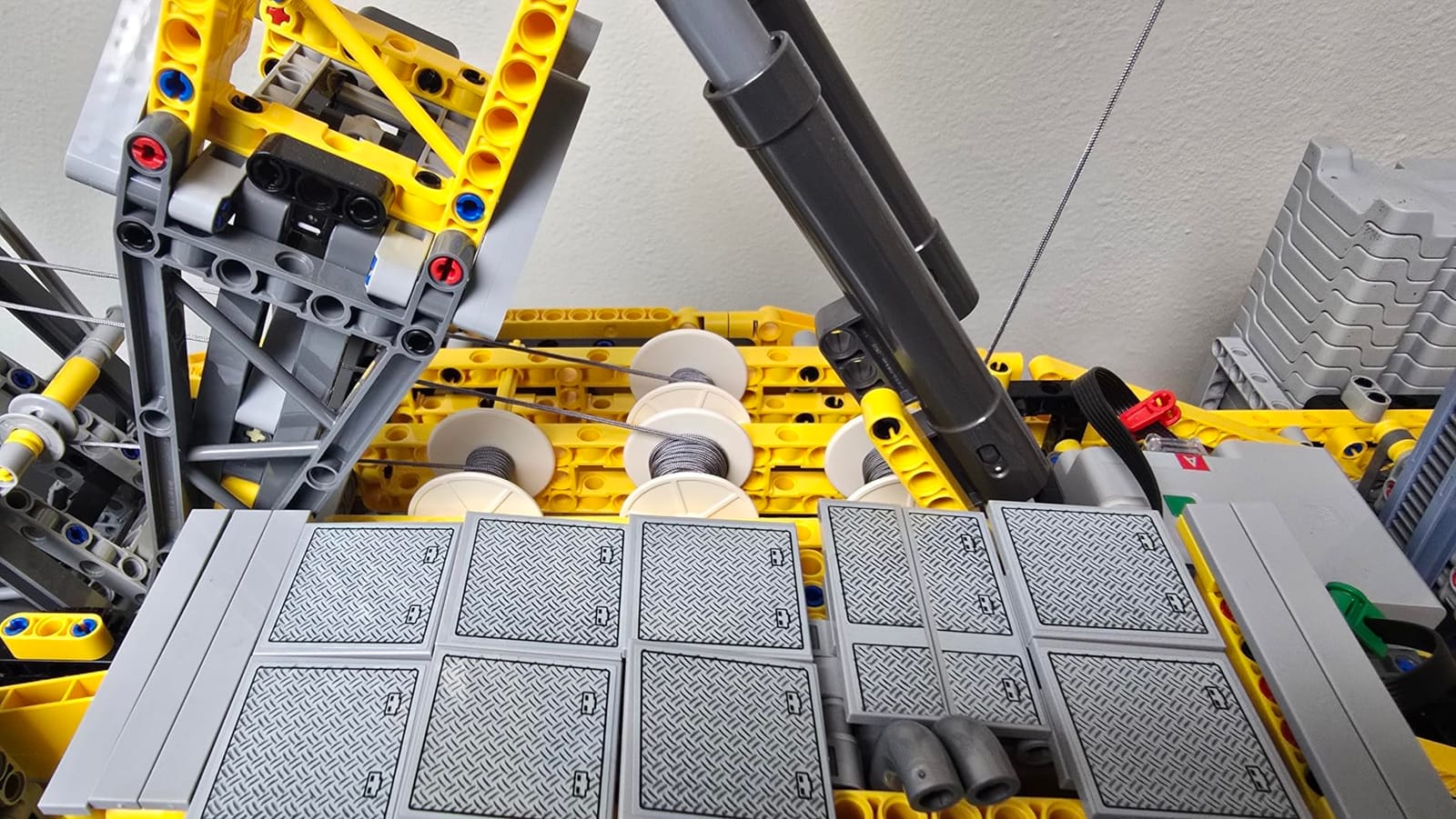 LEGO Technic Liebherr Crawler Crane LR 13000 Model Kit - Bedroom or Office Decor for Adults, Ages 18+ - Building Blocks for Adults to Display - Gift Ideas - 42146 customer photo 1