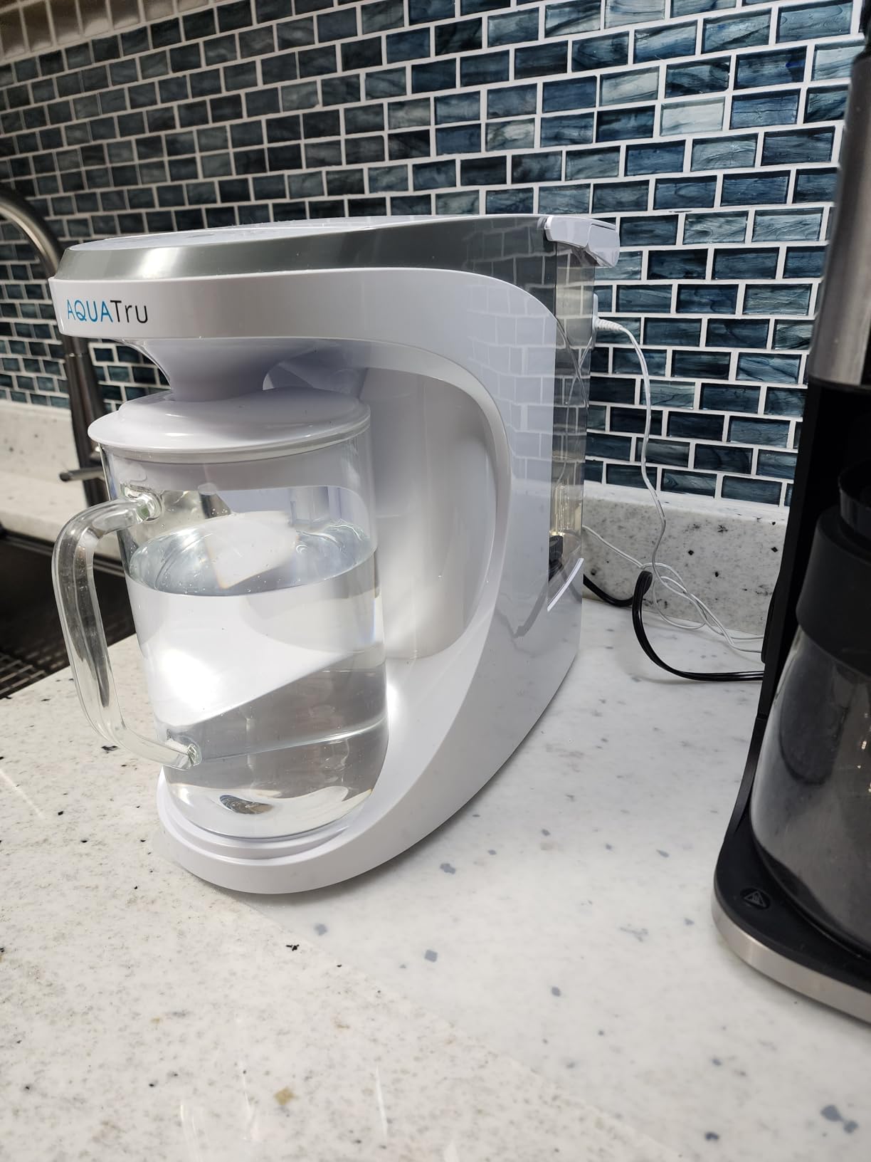 AquaTru Glass Carafe | Countertop Reverse Osmosis Water Filter Countertop RO System Water Purifier | 4 Stage Reverse Osmosis Filtration | Removes 84 Contaminants Like PFOA + PFOS, Lead, Microplastics customer photo 1