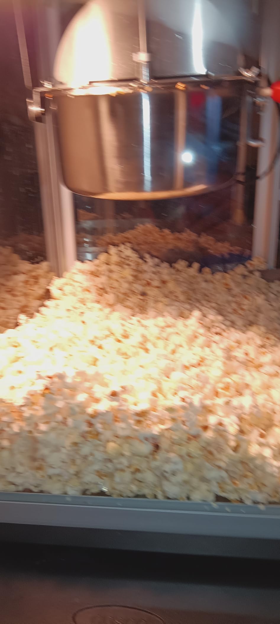 VEVOR Commercial Popcorn Machine, 12 Oz Kettle, 1440W Countertop Popcorn Maker for 80 Cups per Batch, Theater Style Popper with 3-Switch Control customer photo 2