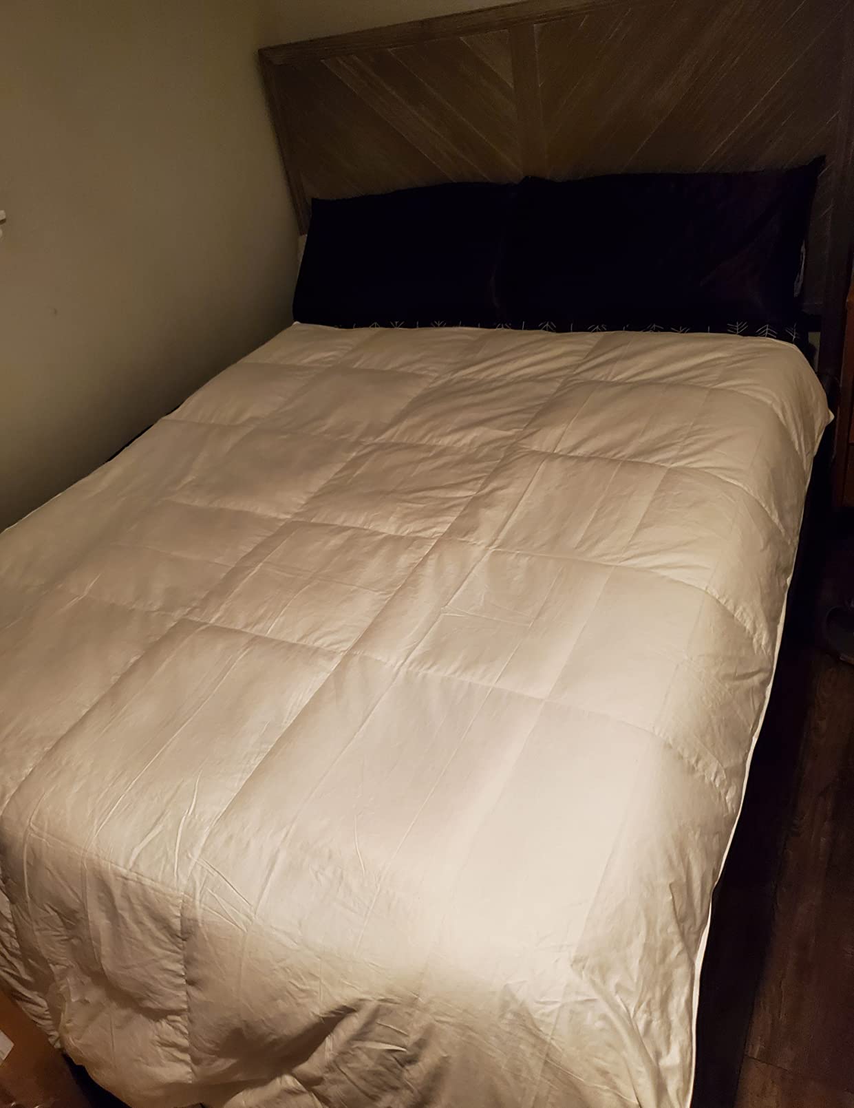 Lincove Canadian Down Comforter - Extremely Soft and Lightweight Duvet Insert - Corner Loops in Each Corner, 600 Thread Count - 100% Cotton Sateen Shell, King customer photo 2