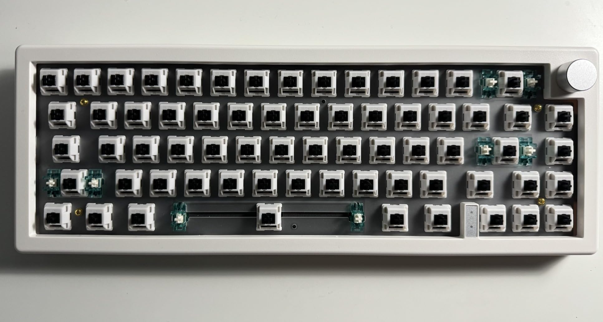 BOYI GMK67 Barebones Keyboard Kit, VIA Programmable Custom BT5.0/2.4GHz/Type-C Tri-Mode Gasket Mounted Hot Swap RGB 4000mAh Wireless 65% Mechanical Gaming Keyboard DIY Kit with Knob (White) customer photo 2