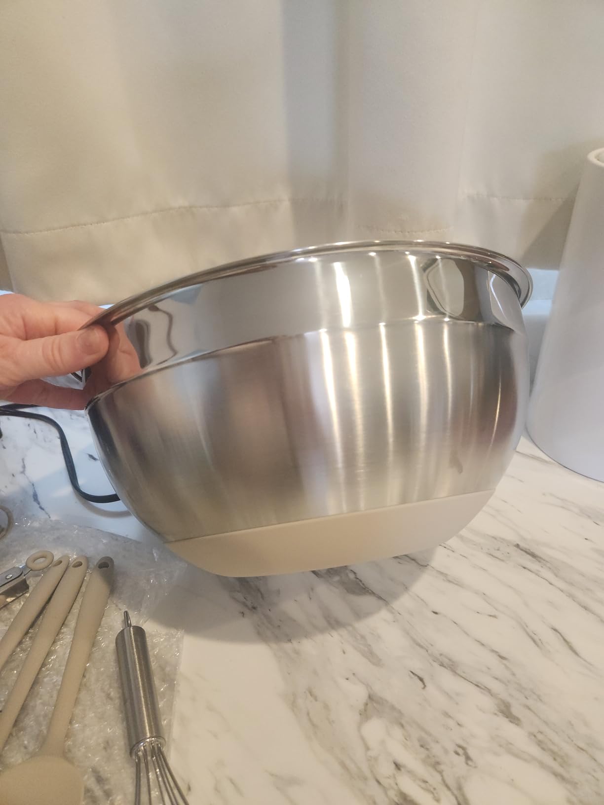 Mixing Bowls with Airtight Lids Set, 26PCS Stainless Steel Khaki Bowls with Grater Attachments, Non-Slip Bottoms & Kitchen Gadgets Set, Size 7, 4, 2.5, 2.0,1.5, 1QT, Great for Mixing & Serving customer photo 1