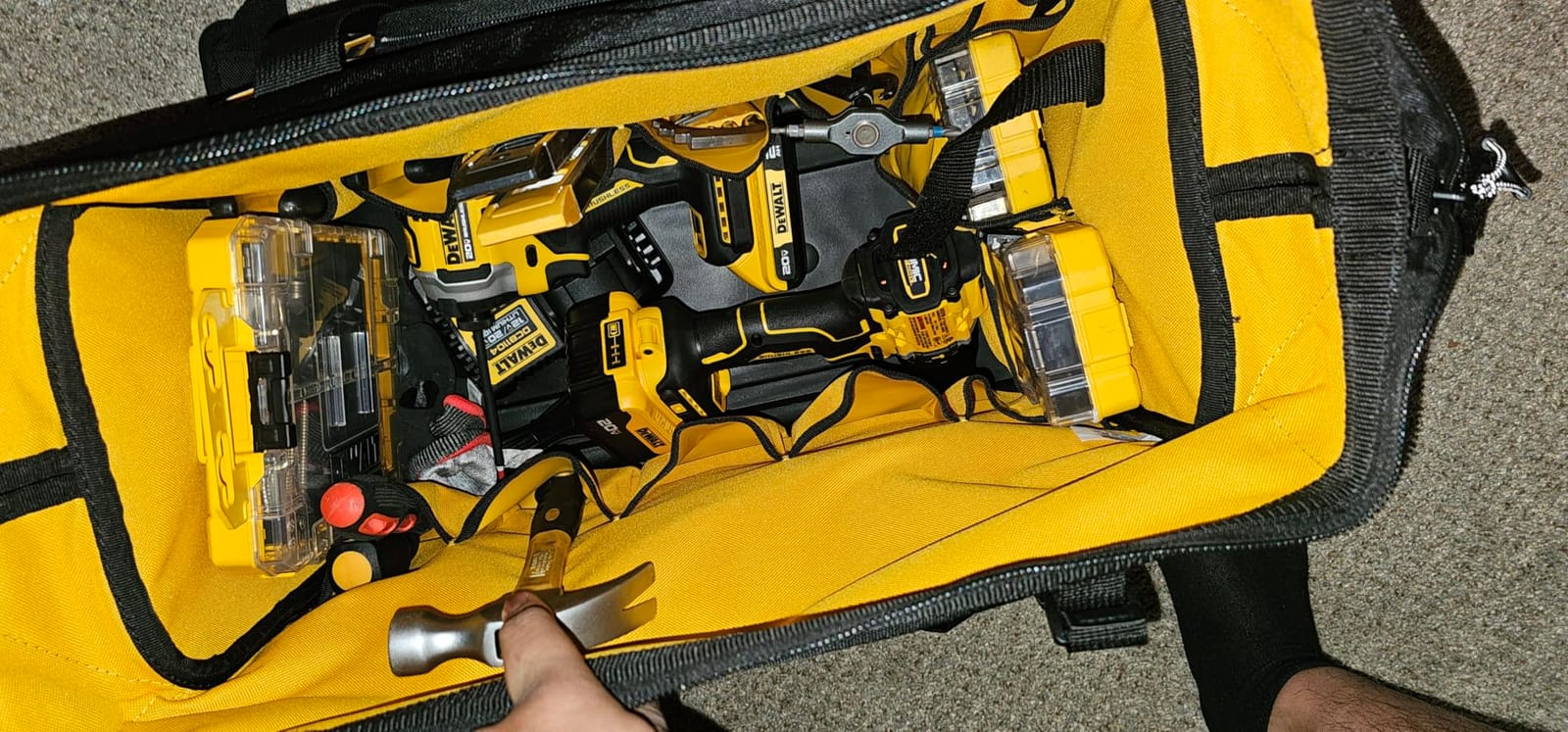 DeWalt Tool Bag, Water Resistant, Hard Bottom, 20-inch, Professional Tool Tote with Organization (DWST560104) customer photo 2