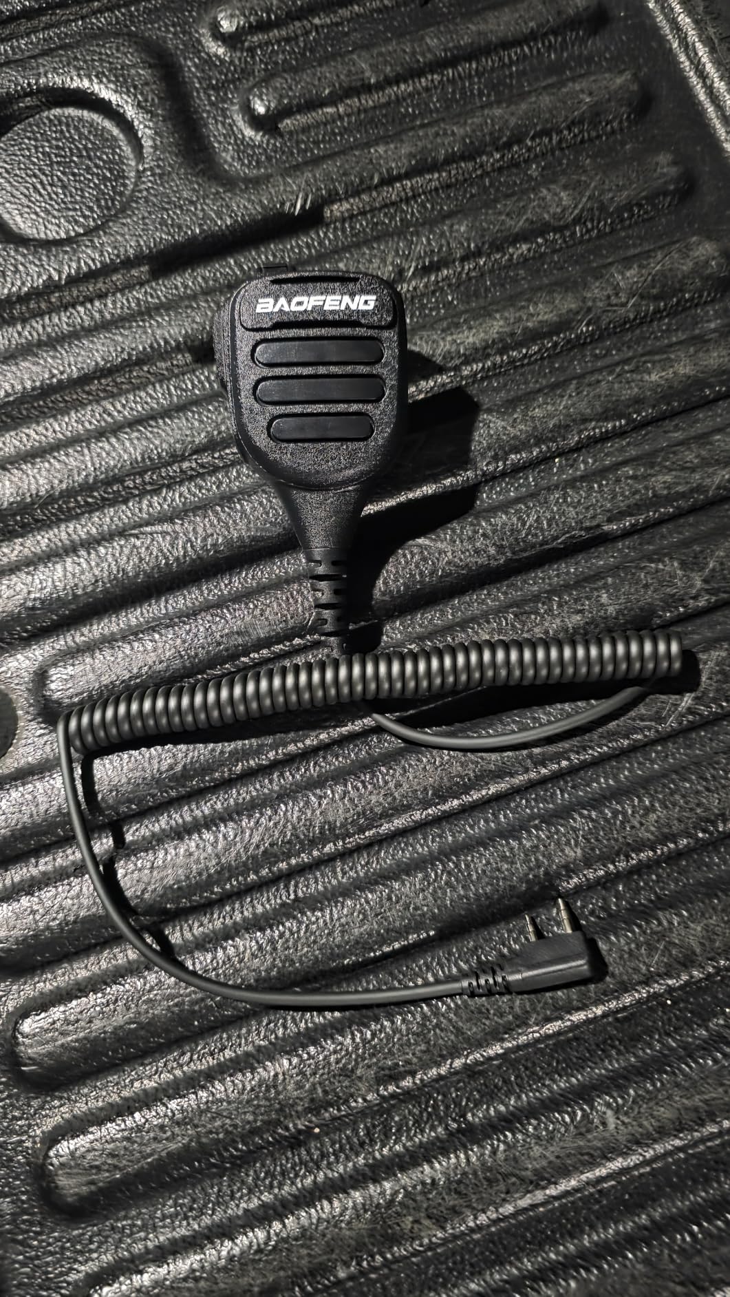 BAOFENG Microphone Handheld Heavy Speaker BF-850 Ham Radio Mic IP54 Waterproof Volume Adjustable Speaker Mic for UV-5R BF-F8HP PRO AR-5RM UV-21R for Kenwood Retevis Walkie Talkies (Black) customer photo 1