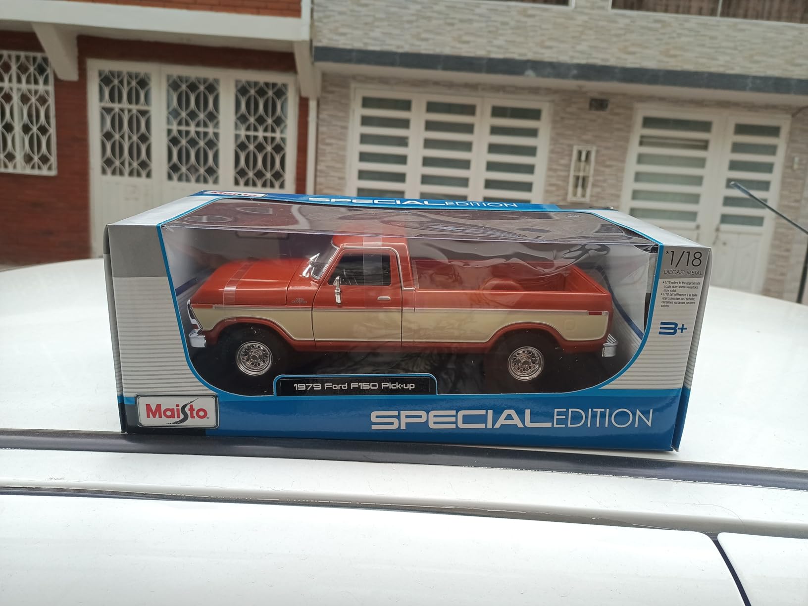 Maisto 1:18 Scale Model Compatible with Ford Replica Miniature Model Classic Vintage Collectible F150 Pick-up 1979 (Cream) customer photo 1