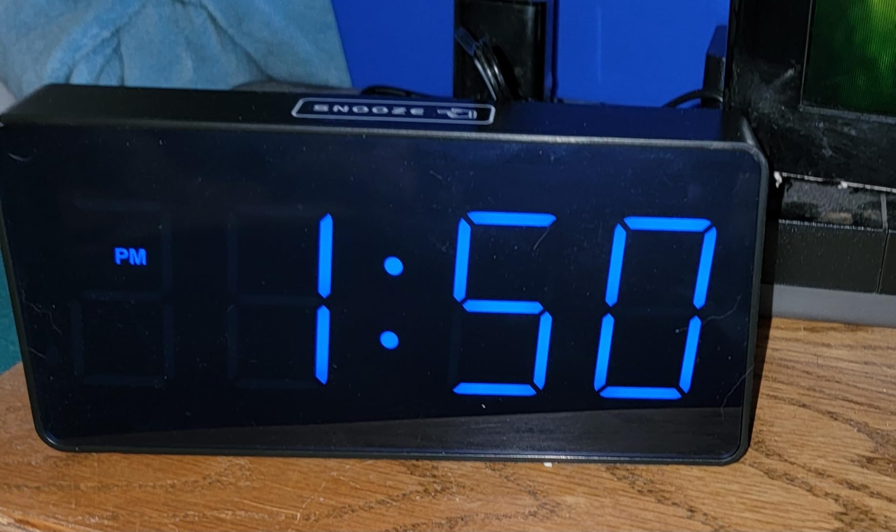 Peakeep Digital Alarm Clock for Bedroom Bedside, Large Display, USB Charger customer photo 1