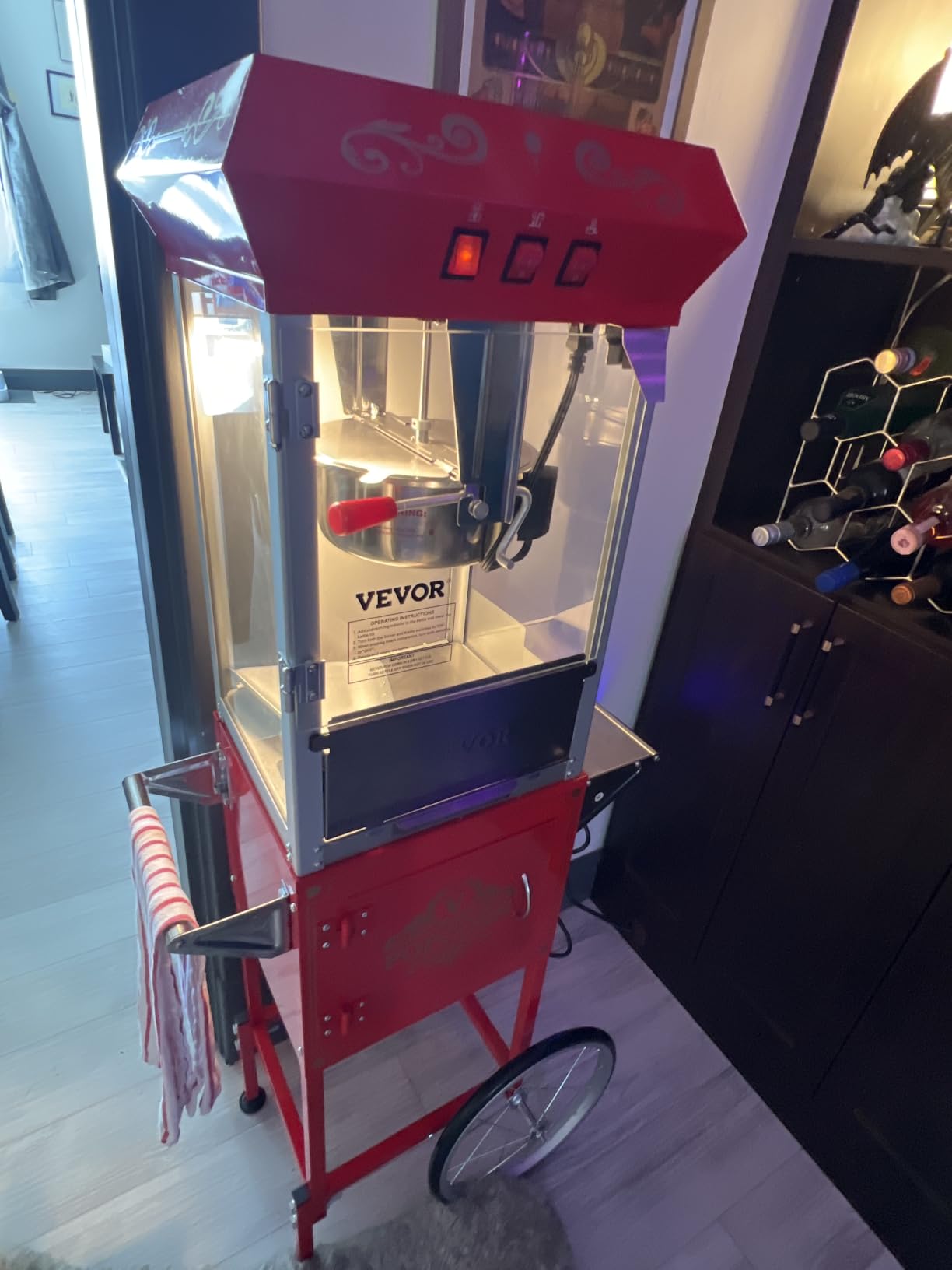 VEVOR Commercial Popcorn Machine, 8 Oz Kettle, 850 W Popcorn Maker on Wheels for 48 Cups per Batch, Theater Style Popper with 3-Switch Control Steel Frame Tempered Glass Doors Cart 1 Scoop 2 Spoons customer photo 1