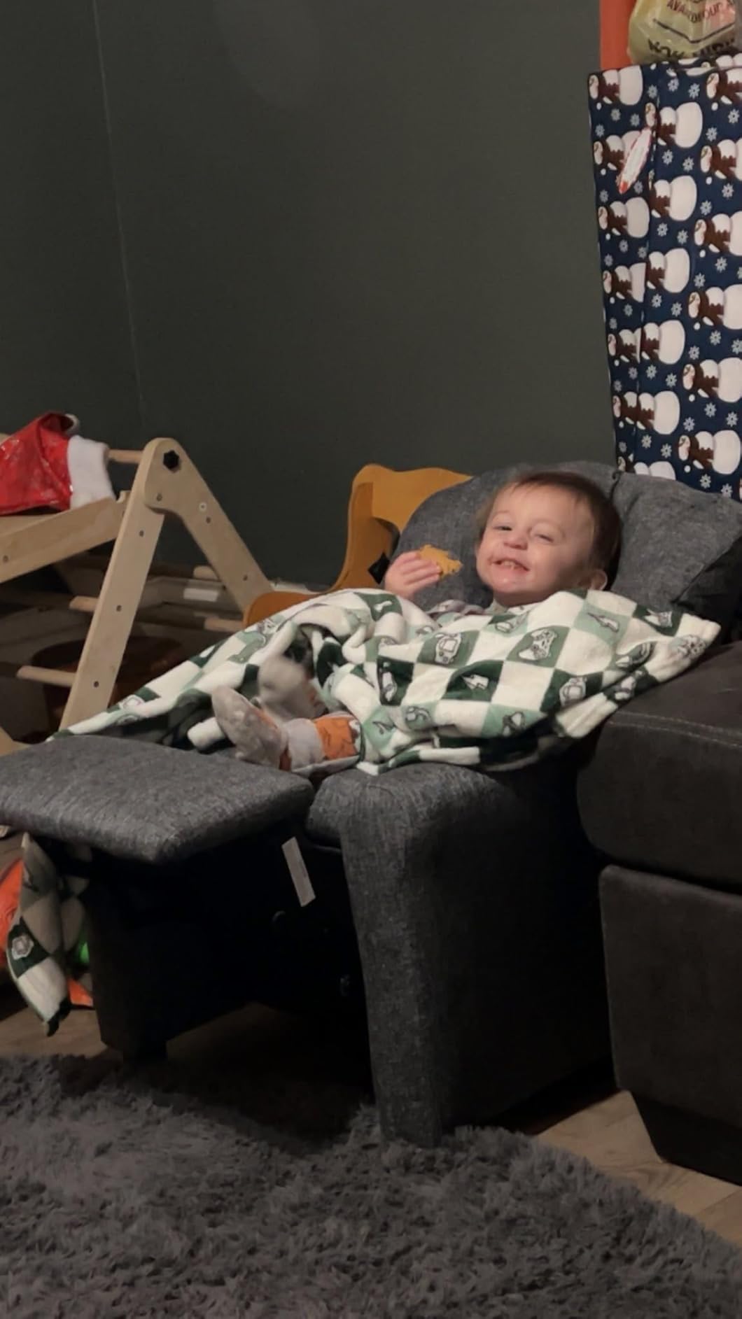 The Crew Furniture Traditional Kids Recliner Chair, Toddler Ages 1-5 Years, Polyester Linen, Gray customer photo 2