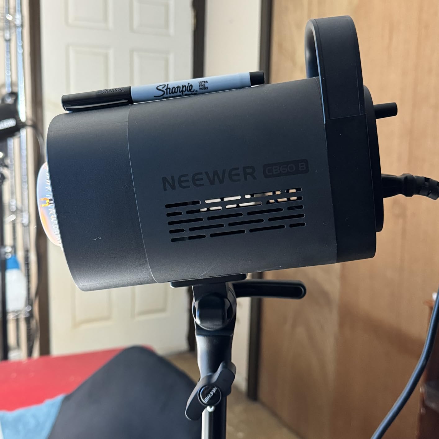 NEEWER CB60B 70W LED Video Light with 2.4G&APP Control, COB Bi Color 2700K-6500K 34000Lux at 1m/CCT CRI97+/12 Scenes/Bowens Mount, Bluetooth, with Reflector, Power Cord, Manual, Studio/Video Recording customer photo 2
