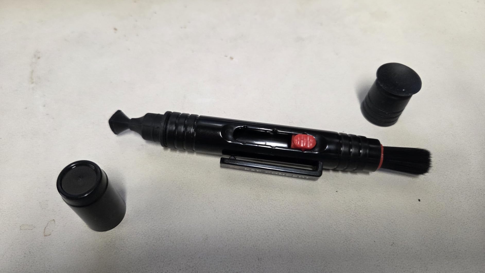 K&F CONCEPT Professional Lens Cleaning Pen with Cleaning Soft Brush | 3-in-1 Cleaning Effect,Telescopic Button,Deep Cleaning,for Nikon Sony Canon Camera Optical Lenses,Easy to Carry,MP01 customer photo 1