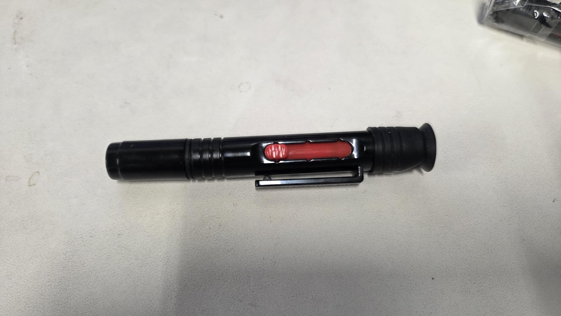 K&F CONCEPT Professional Lens Cleaning Pen with Cleaning Soft Brush | 3-in-1 Cleaning Effect,Telescopic Button,Deep Cleaning,for Nikon Sony Canon Camera Optical Lenses,Easy to Carry,MP01 customer photo 2