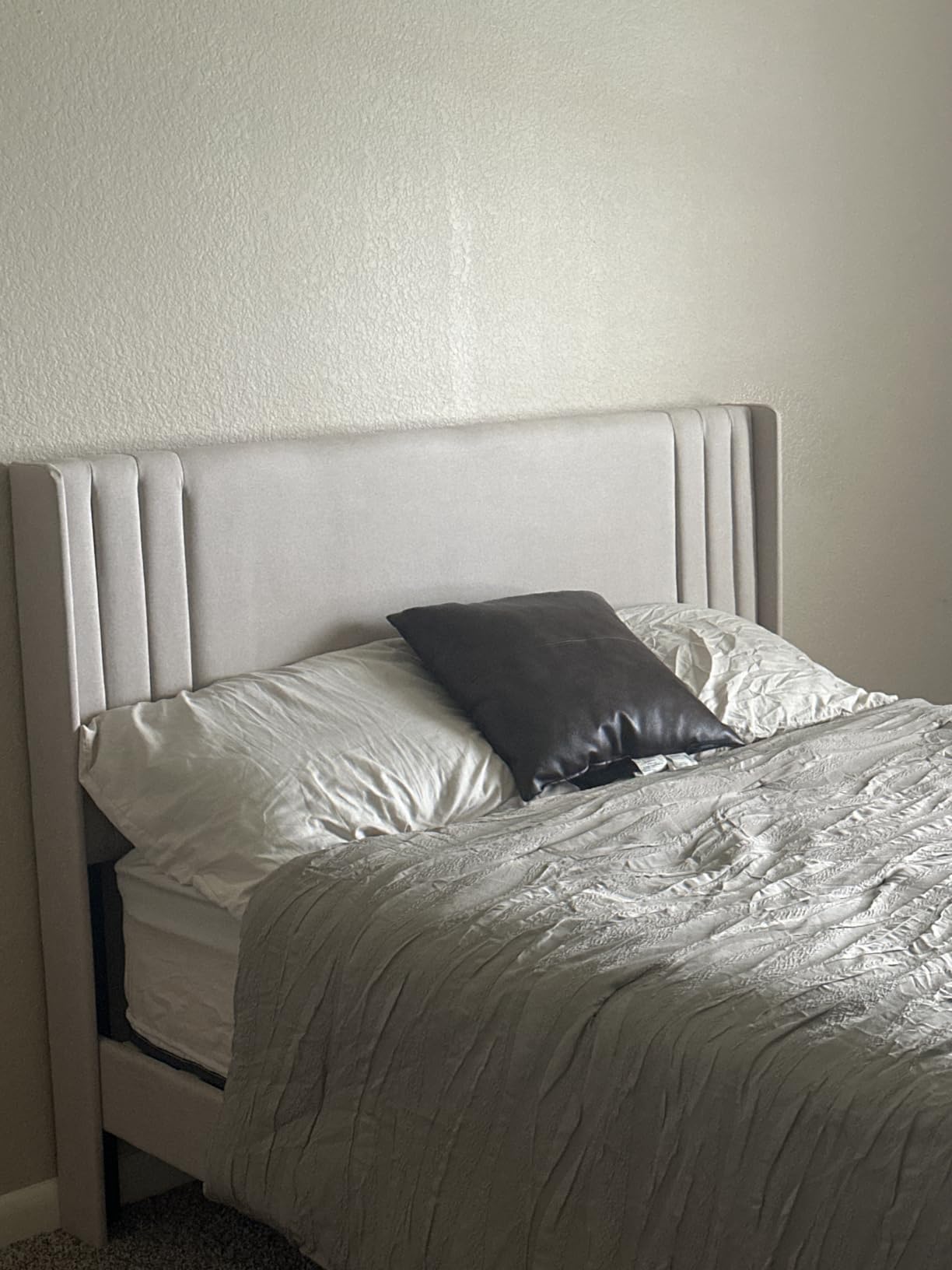Gizoon Queen Bed Frame with Wingback Headboard, Upholstered Platform Bed | Bed Frame with Padded Headboard, Wooden Slats, Noise-Free, No Box Spring Needed, Easy Assembly, Beige customer photo 2