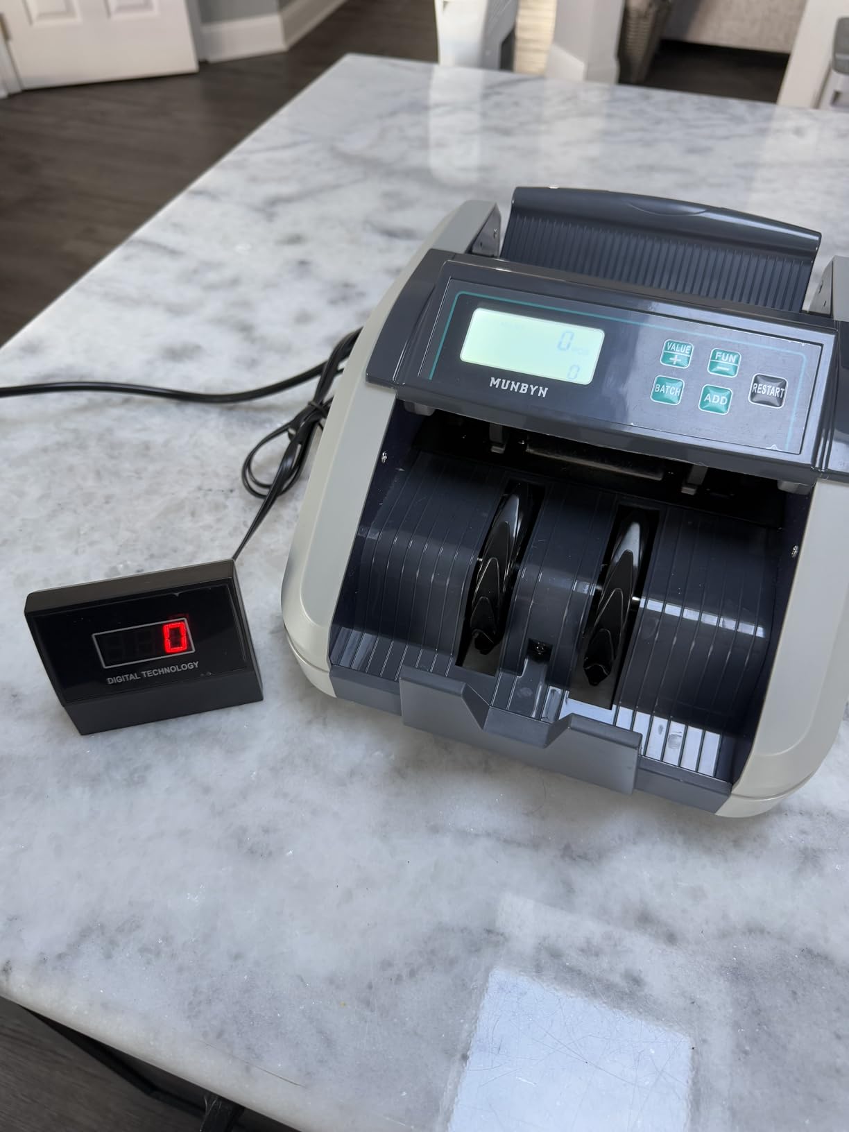 MUNBYN IMC51 Money Counter Machine Count Value, Add+Batch/Add+ Value Mode Bill Counter, UV/MG/IR/MT Detection, USD only Cash Counter, 1100 Bills/min, Money Counting Machine with LCD Display (Black) customer photo 1