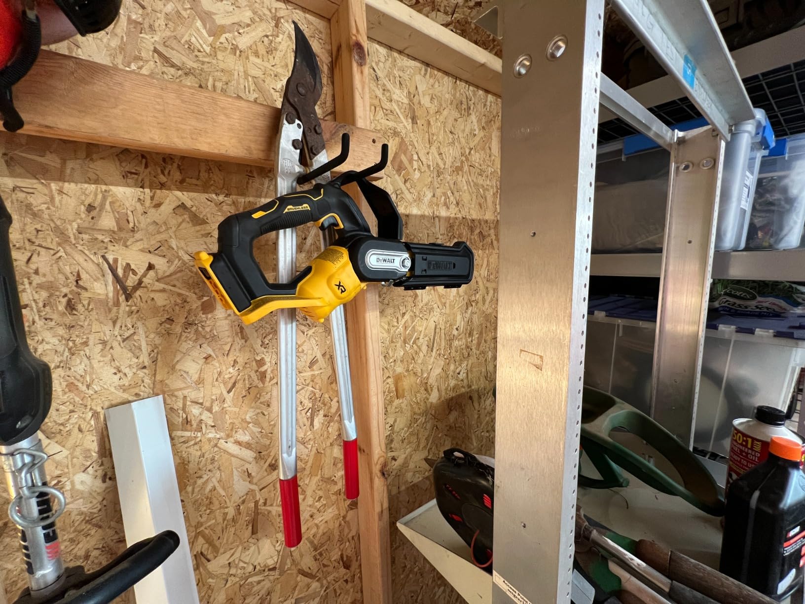 Dewalt Chainsaw Pruning CRDLS 20V 8IN DCCS623B customer photo 1