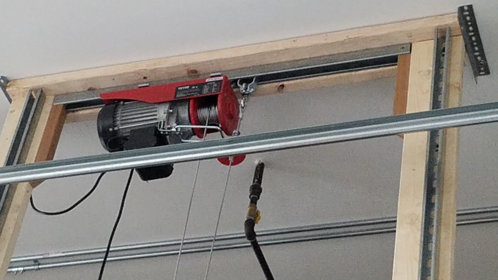 VEVOR Electric Hoist with Remote Control, 1320LBS Electric Winch, 110V Electric Hoist with 14ft Wired Control for Lifting in Factories, Warehouses, Construction Site, Attic customer photo 1