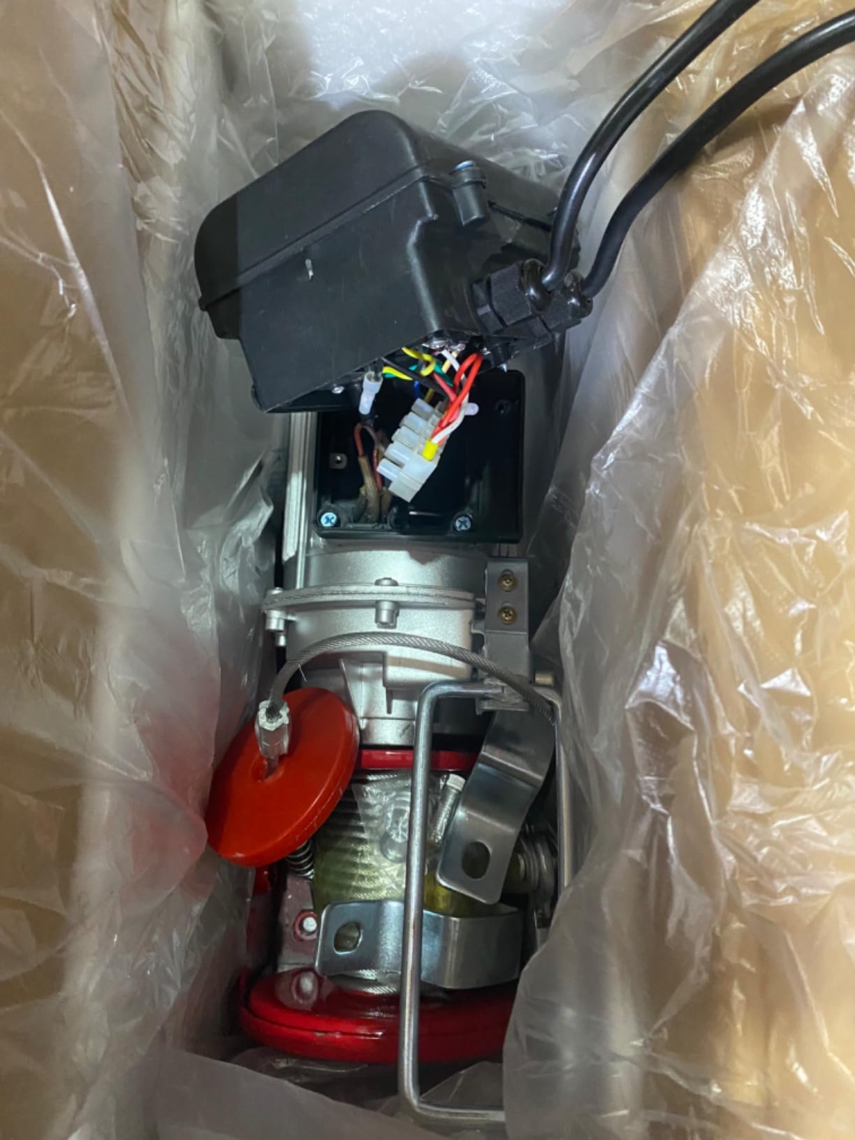 VEVOR Electric Hoist 1760lbs with 14ft Wired Remote Control, Electric Hoist 110 Volt with 40ft Single Cable Lifting Height Motor, for Garage Warehouse Factory customer photo 1