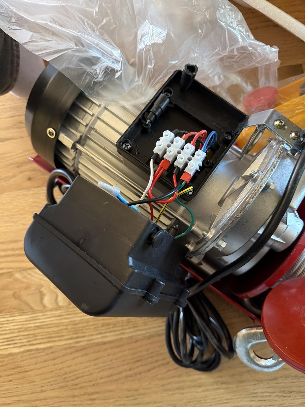 VEVOR Electric Hoist 1760lbs with 14ft Wired Remote Control, Electric Hoist 110 Volt with 40ft Single Cable Lifting Height Motor, for Garage Warehouse Factory customer photo 2
