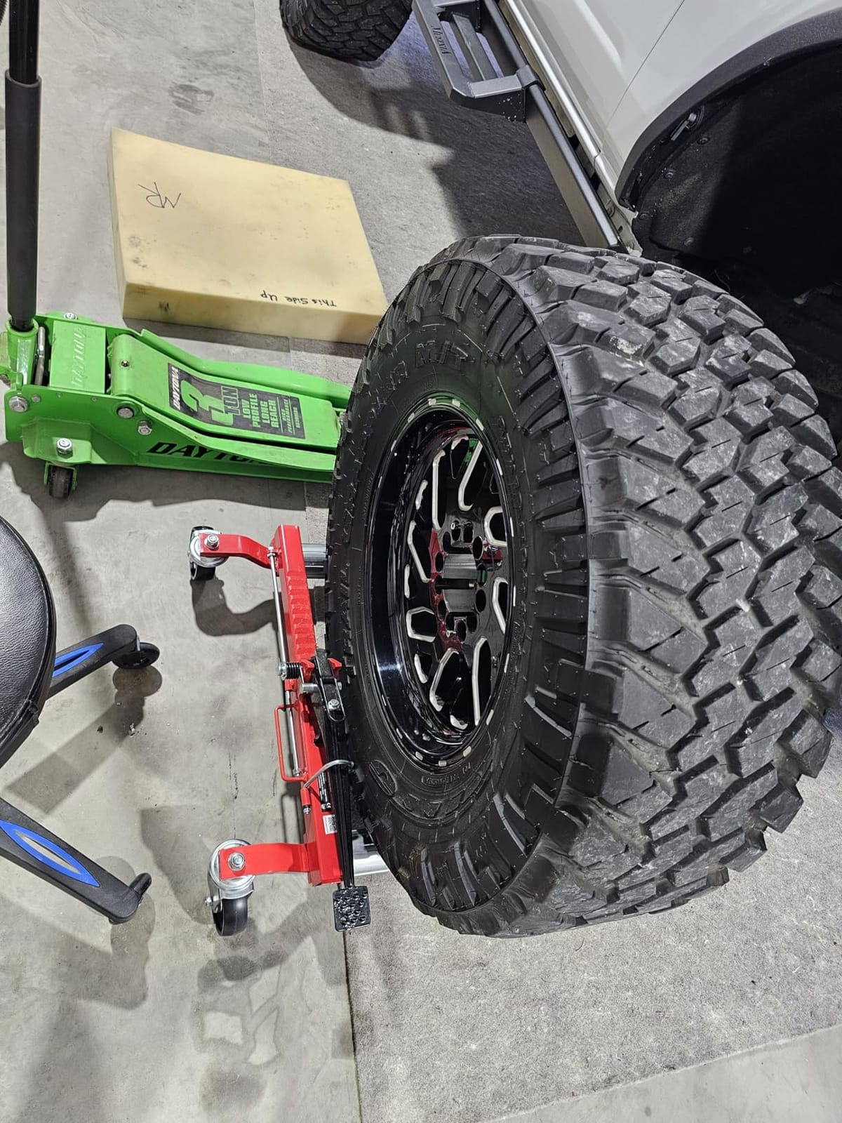 VEVOR Wheel Dolly, 3000 lbs Car Moving Dolly, Wheel Dolly Car Tire Stake Set of 2 Piece, Heavy-Duty Car Tire Dolly Cart Moving Cars, Trucks, Trailers, Motorcycles, and Boats customer photo 1