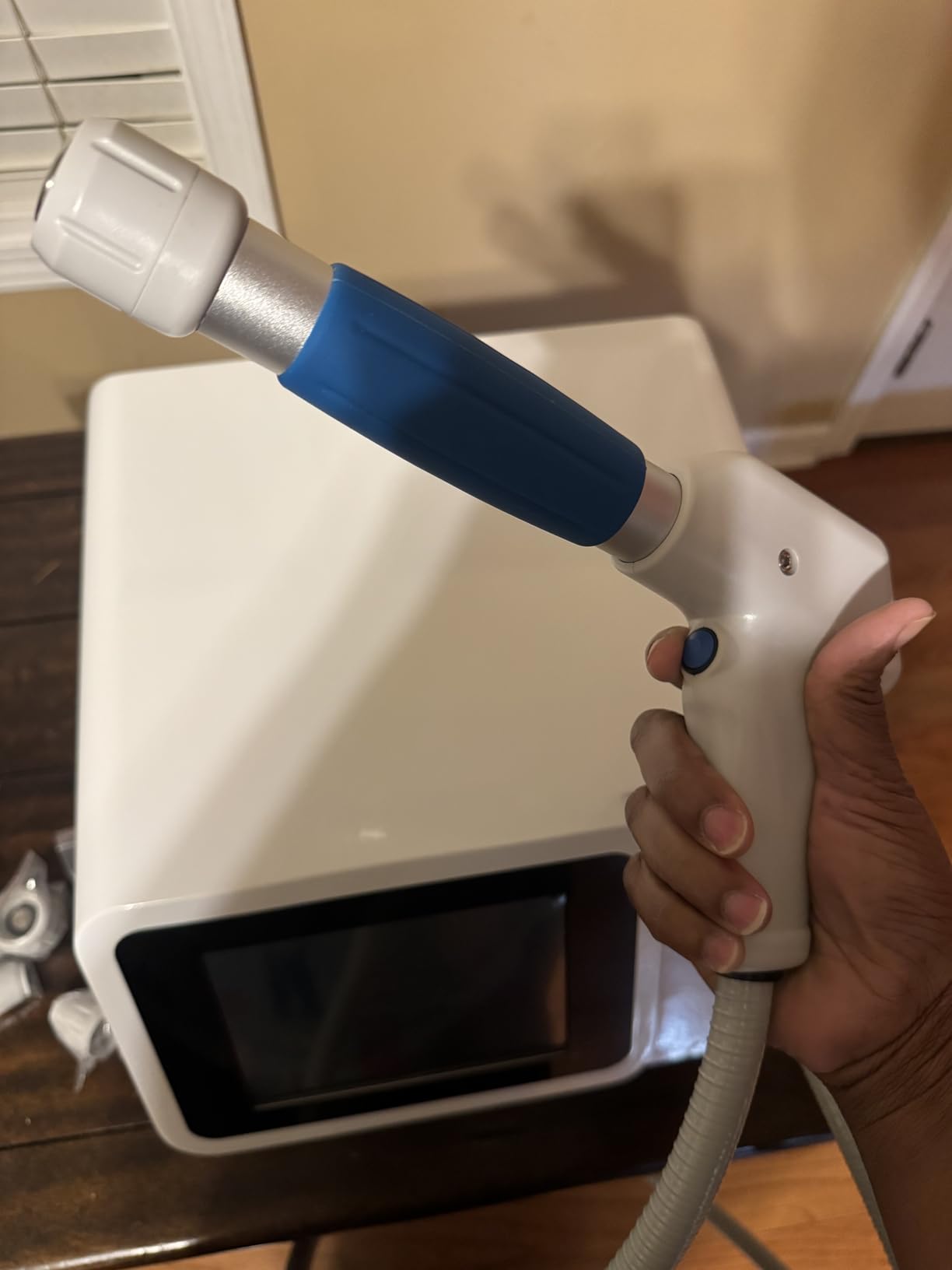 FSA/HSA Eligible Shockwave Therapy for Joint/Muscle Pain Relief | Non-Invasive Extracorporeal Shockwave Therapy, AC 110V / 60Hz, 0.5~10 Bar customer photo 2