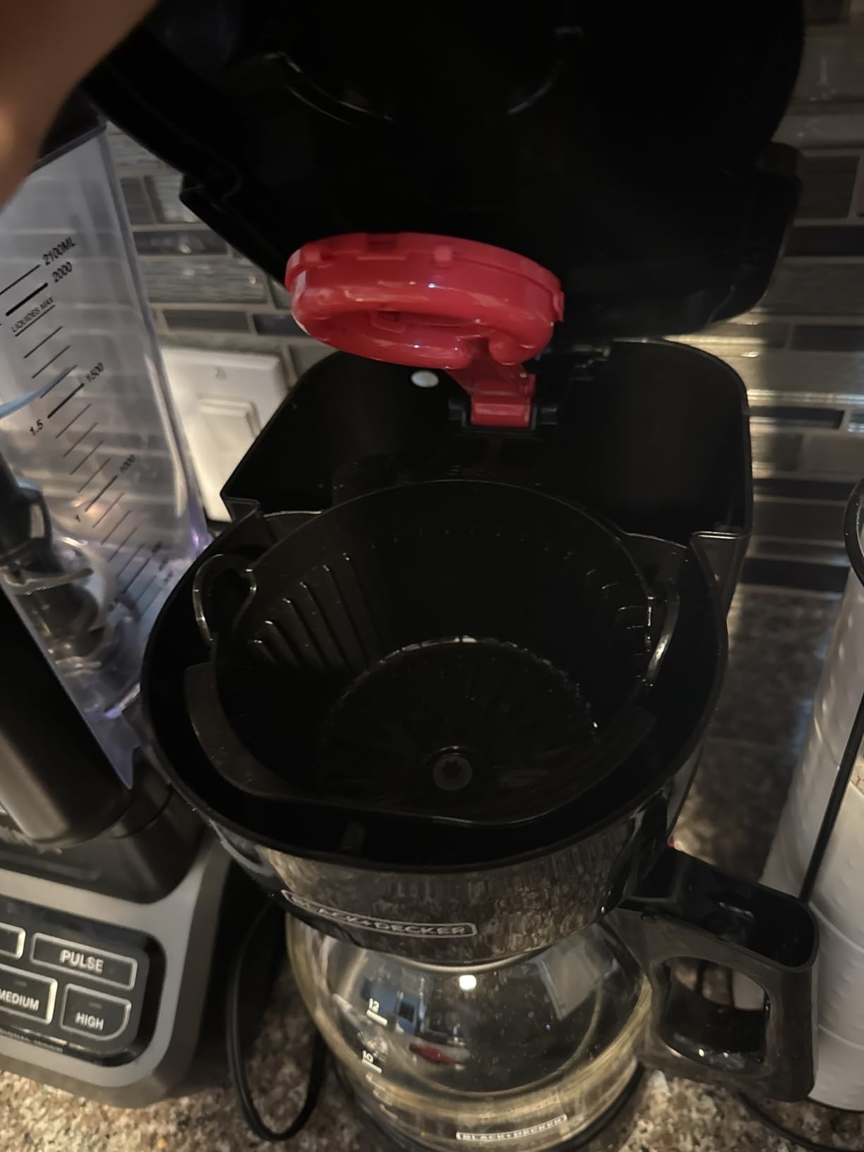 BLACK+DECKER 12-Cup Coffee Maker with Easy On/Off Switch, Easy Pour, Non-Drip Carafe with Removable Filter Basket, Vortex Technology customer photo 2