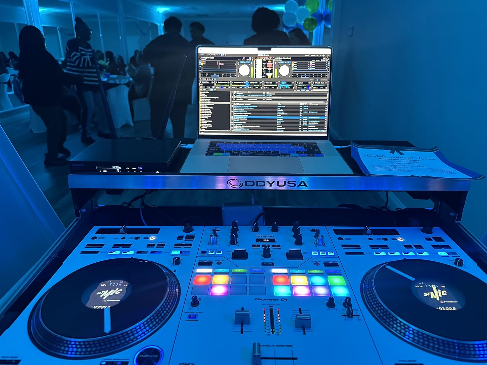 CHAUVET DJ - ILS Command Lighting Controller | Sound-Activated Music Sync | Instant Show Creation | Master Control Hub for ILS-Compatible Lighting Fixtures and Simplified Performance Control customer photo 1