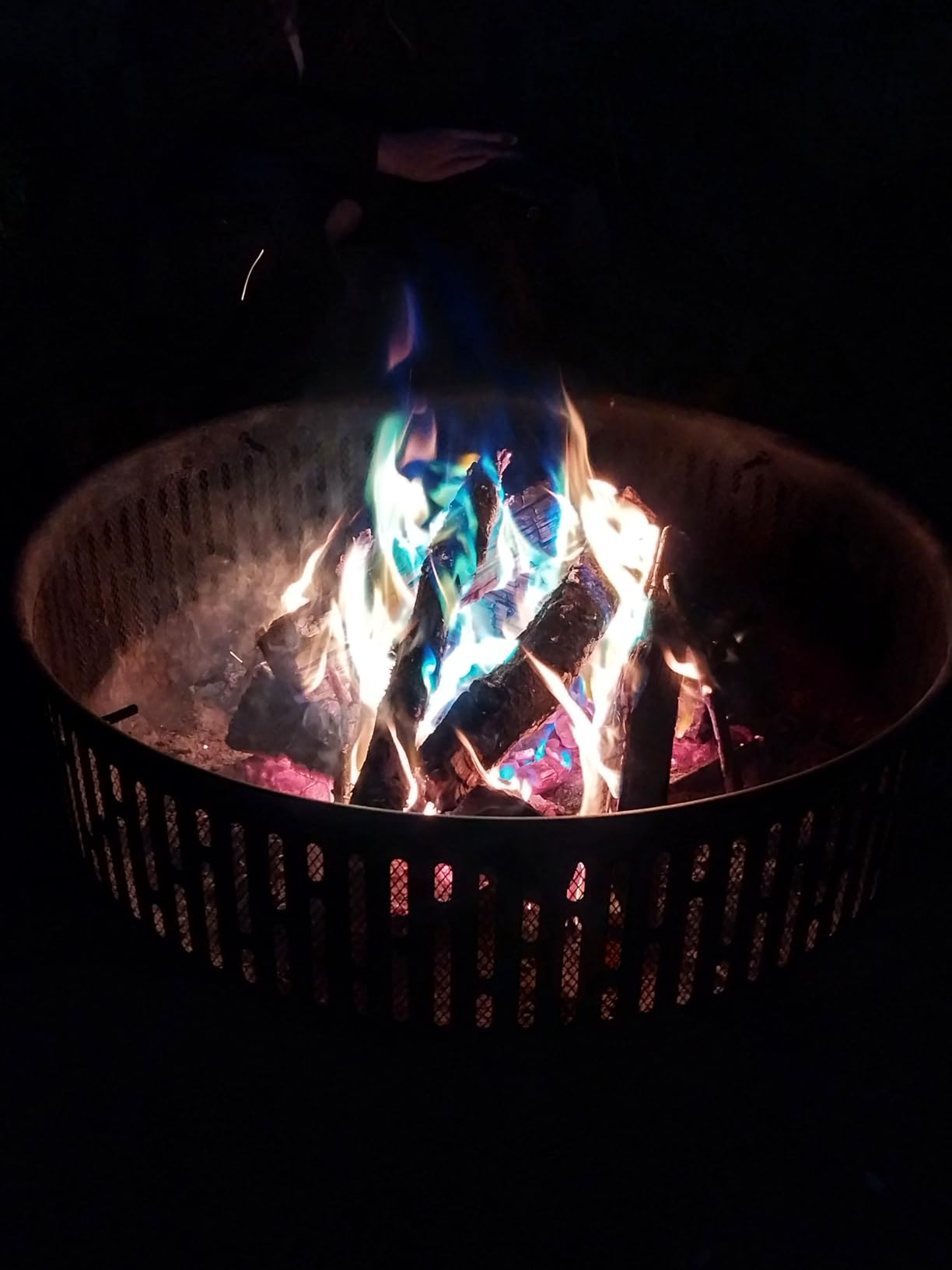 MEKER Fire Color Changing Packets - Fire Pit, Campfires, Outdoor Fireplaces, Bonfire - Magic Colorful Changing Fire - Perfect Fire Camping Accessories for Kids & Adults (12 Pack) customer photo 1