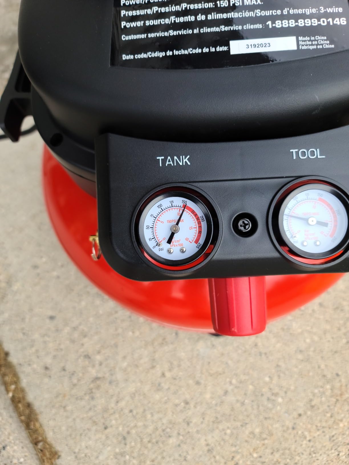 ECOMAX Pancake Air Compressor MAX 150 PSI, 2.6 CFM @90 PSI, Oil-Free | 3.6 CFM @40 PSI, Dual Quick Couplers, 1.5HP Portable Compressor for Car, Home and Jobsite, Red Model: 0210673 customer photo 2