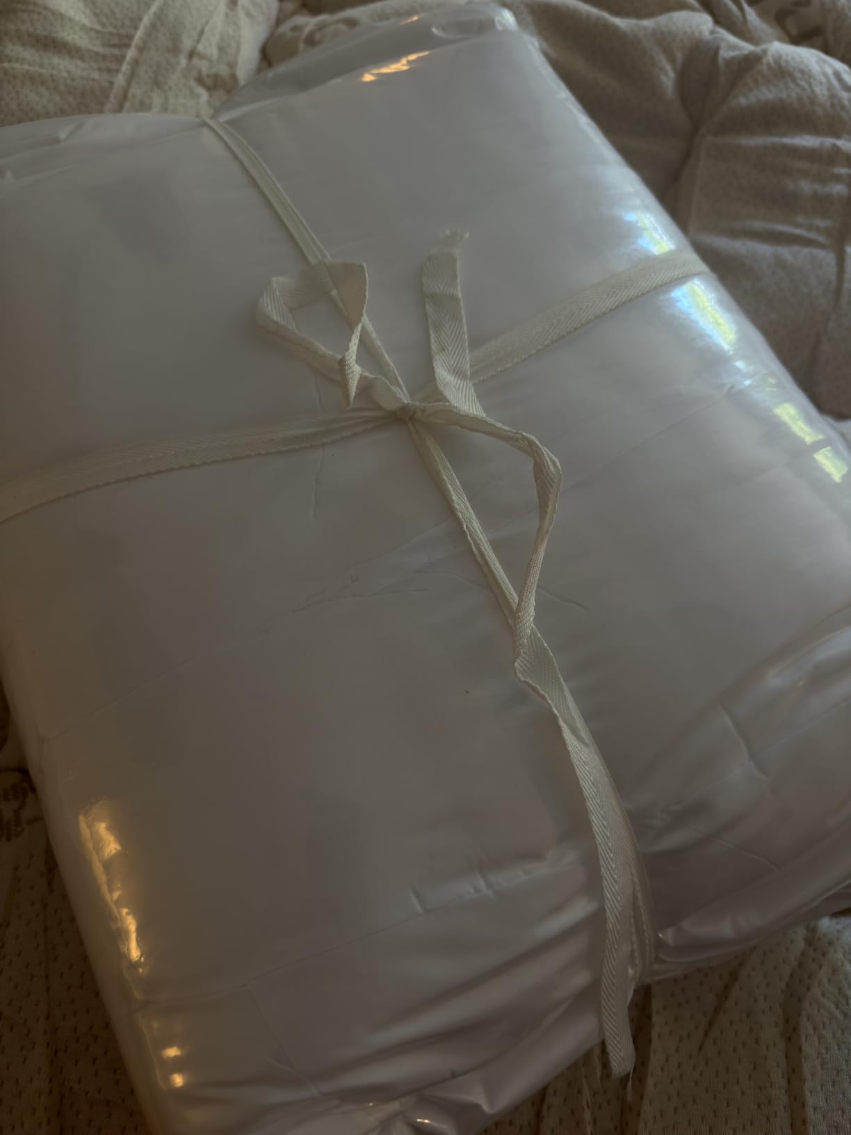 Utopia Bedding Comforters Queen Size, All Season Duvet Insert, Down Alternative Box Stitched Bed Comforter with Corner Tabs, Machine Washable (Light Grey) customer photo 2