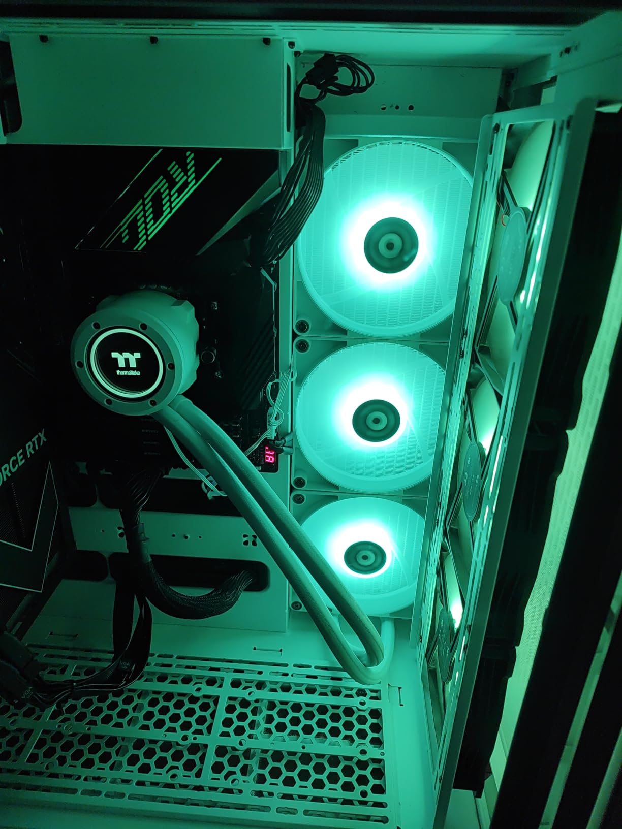 Thermaltake TH240 ARGB Sync V2 CPU Liquid Cooler, AIO Liquid Cooling, 2x 120mm Fans, PWM 500-2000 RPM, Mirror Waterblock, MB ARGB Sync Control customer photo 1