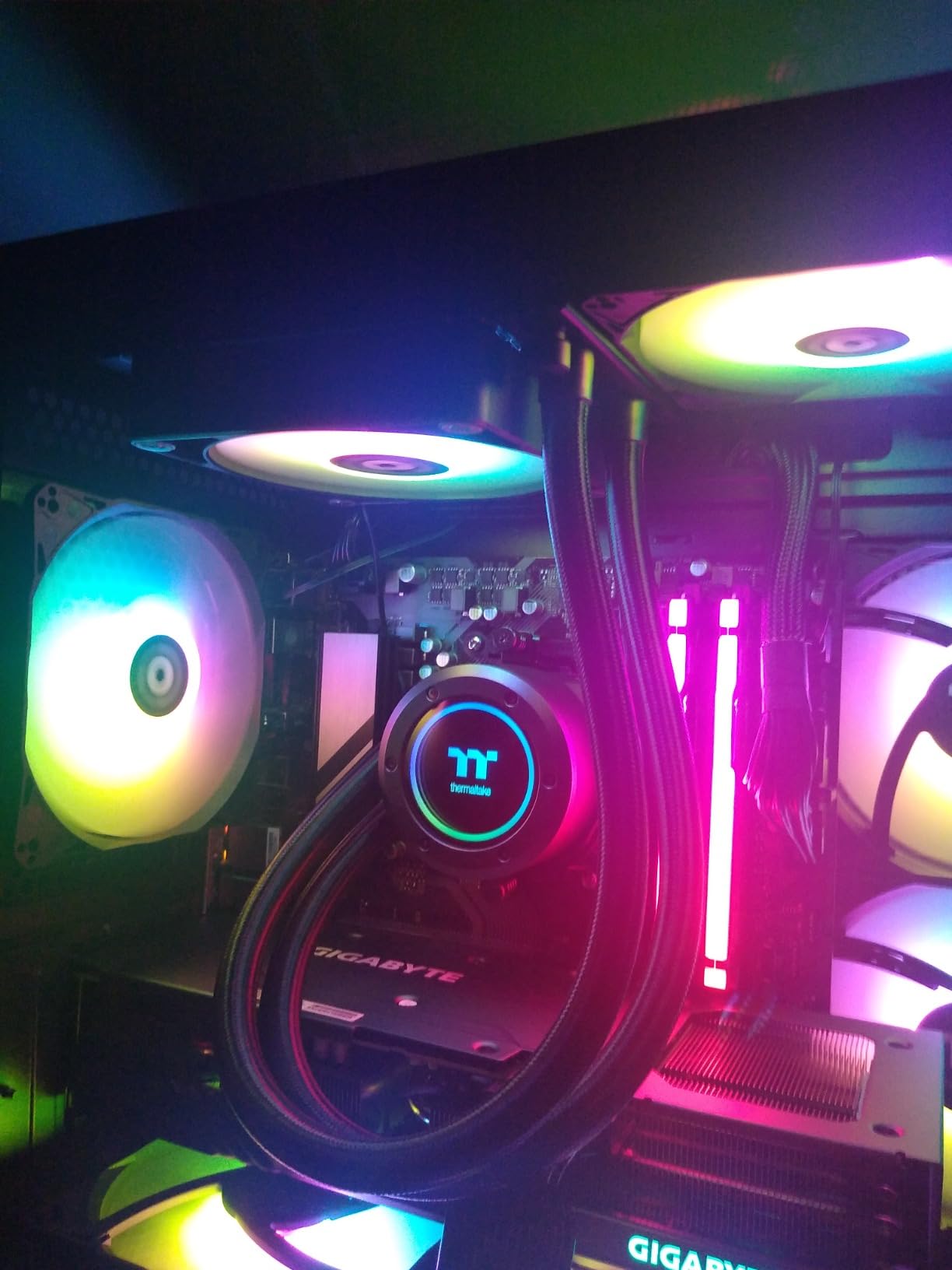 Thermaltake TH240 ARGB Sync V2 CPU Liquid Cooler, AIO Liquid Cooling, 2x 120mm Fans, PWM 500-2000 RPM, Mirror Waterblock, MB ARGB Sync Control customer photo 2