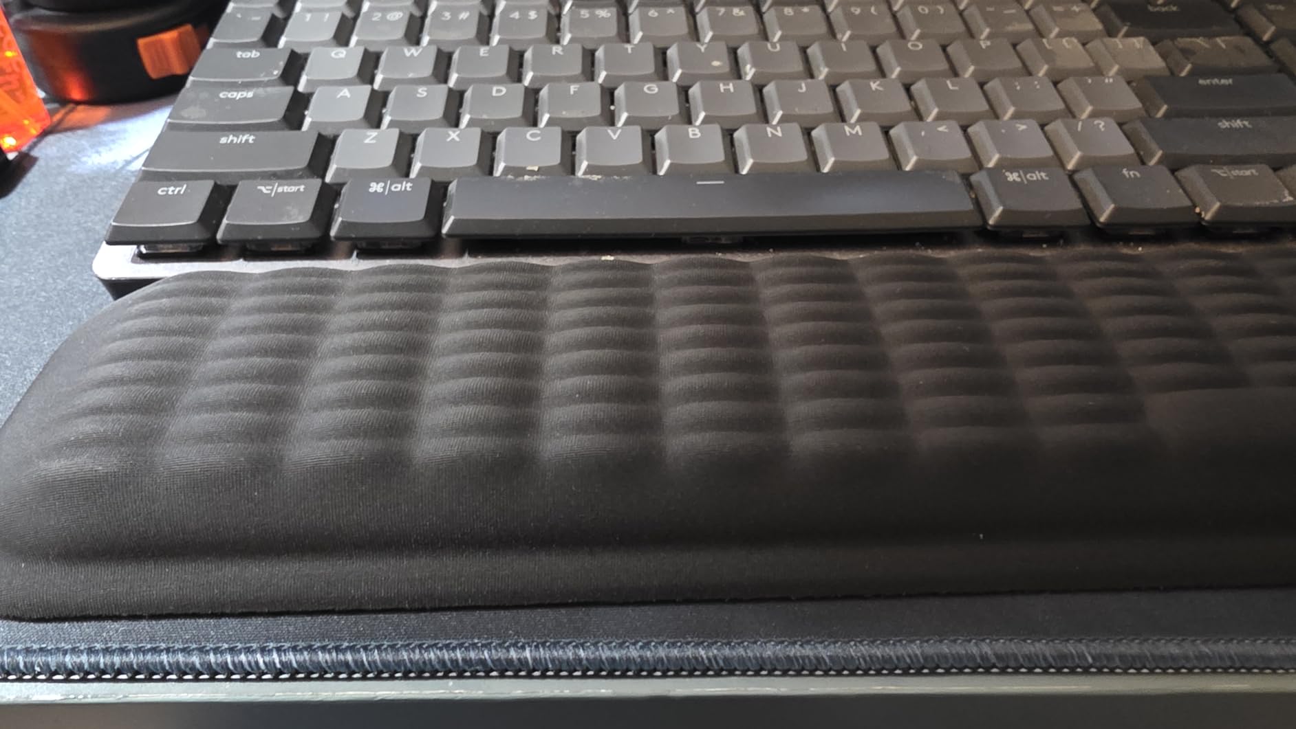 MEKASS Ergonomic Wrist Rest for Keyboard and Mouse, Soft Memory Foam Keyboard Wrist Rest Set with Non-Slip Silicone Base, Easy Typing, Pain Relief, Comfort for Office, Work, Gaming (Classic Black) customer photo 1