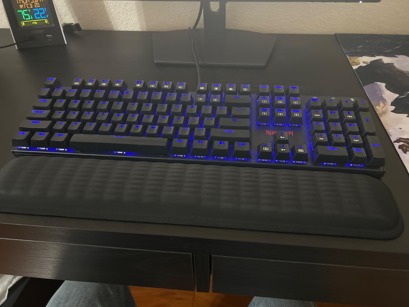 MEKASS Ergonomic Wrist Rest for Keyboard and Mouse, Soft Memory Foam Keyboard Wrist Rest Set with Non-Slip Silicone Base, Easy Typing, Pain Relief, Comfort for Office, Work, Gaming (Classic Black) customer photo 2