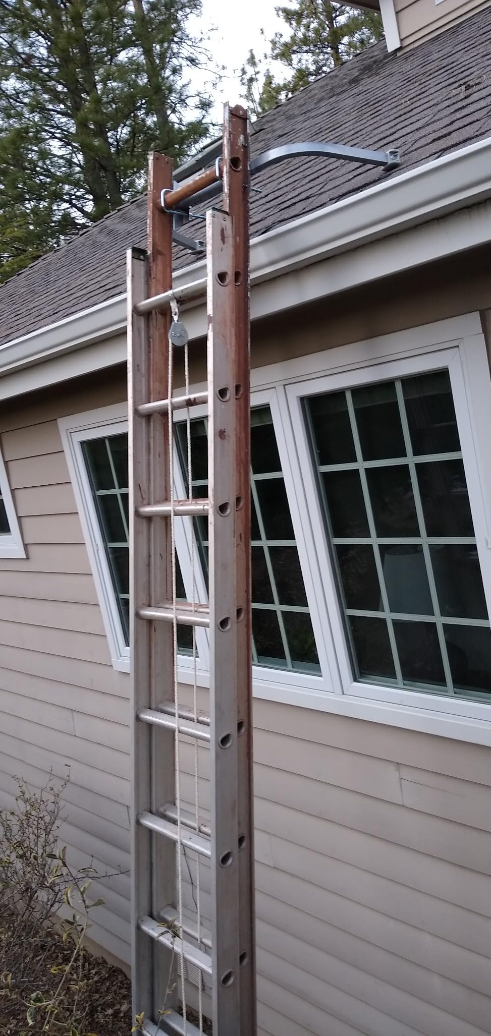 Ladder Stabilizer,Heavy Duty Aluminum Extended Ladder Accessory for Roof Gutter Guard Cleaning Tools,Ladder Stand-Off Wing Span/Wall Ladder Hooks with Non-Slip Rubber Bottom pad.(Patent) customer photo 2