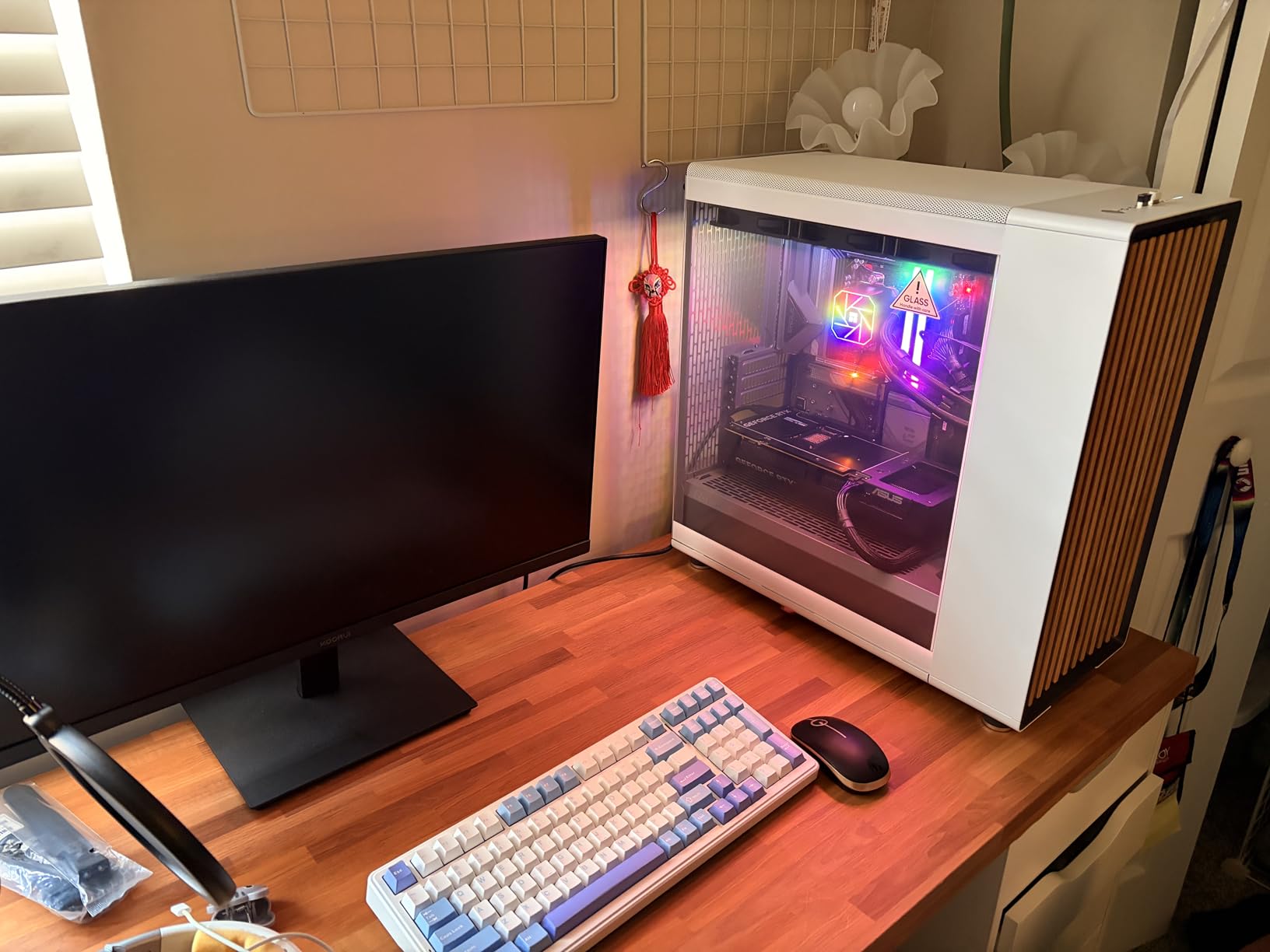 CORSAIR Vengeance RGB DDR5 RAM 32GB (2x16GB) Up to 6000MHz CL36-44-44-96 1.35V Intel XMP 3.0 Desktop Computer Memory - White (CMH32GX5M2E6000C36W) customer photo 2