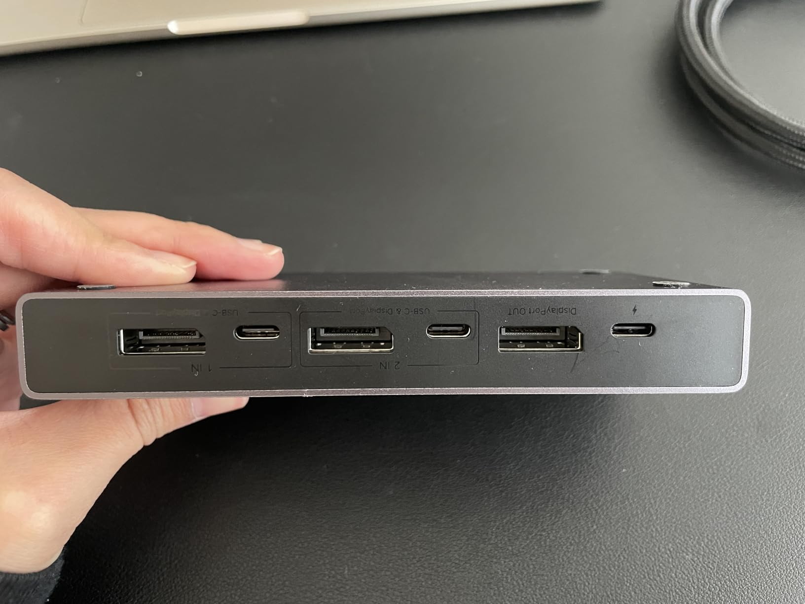 UGREEN Displayport KVM Switch 2 in 1 Out, 8K@60Hz, Aluminum, 4 USB3.0 Ports | 4K@240Hz, Sharing 1 Monitor Keyboard Mouse U-Disk Printer Webcam, with 2 DP Cables, 2 USB A to C Cables, no EDID Emulation customer photo 1